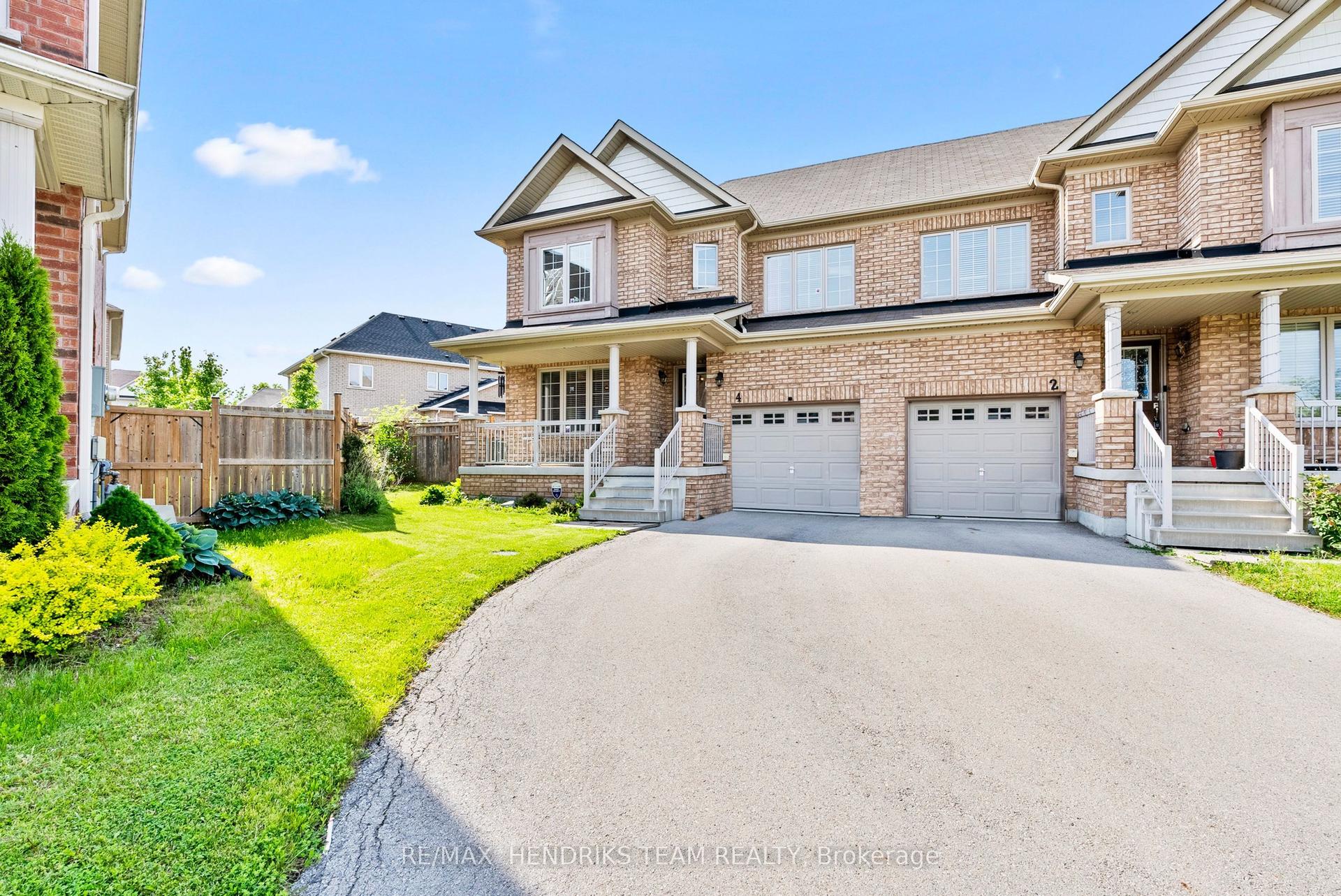 4 Durham Way — photo 1