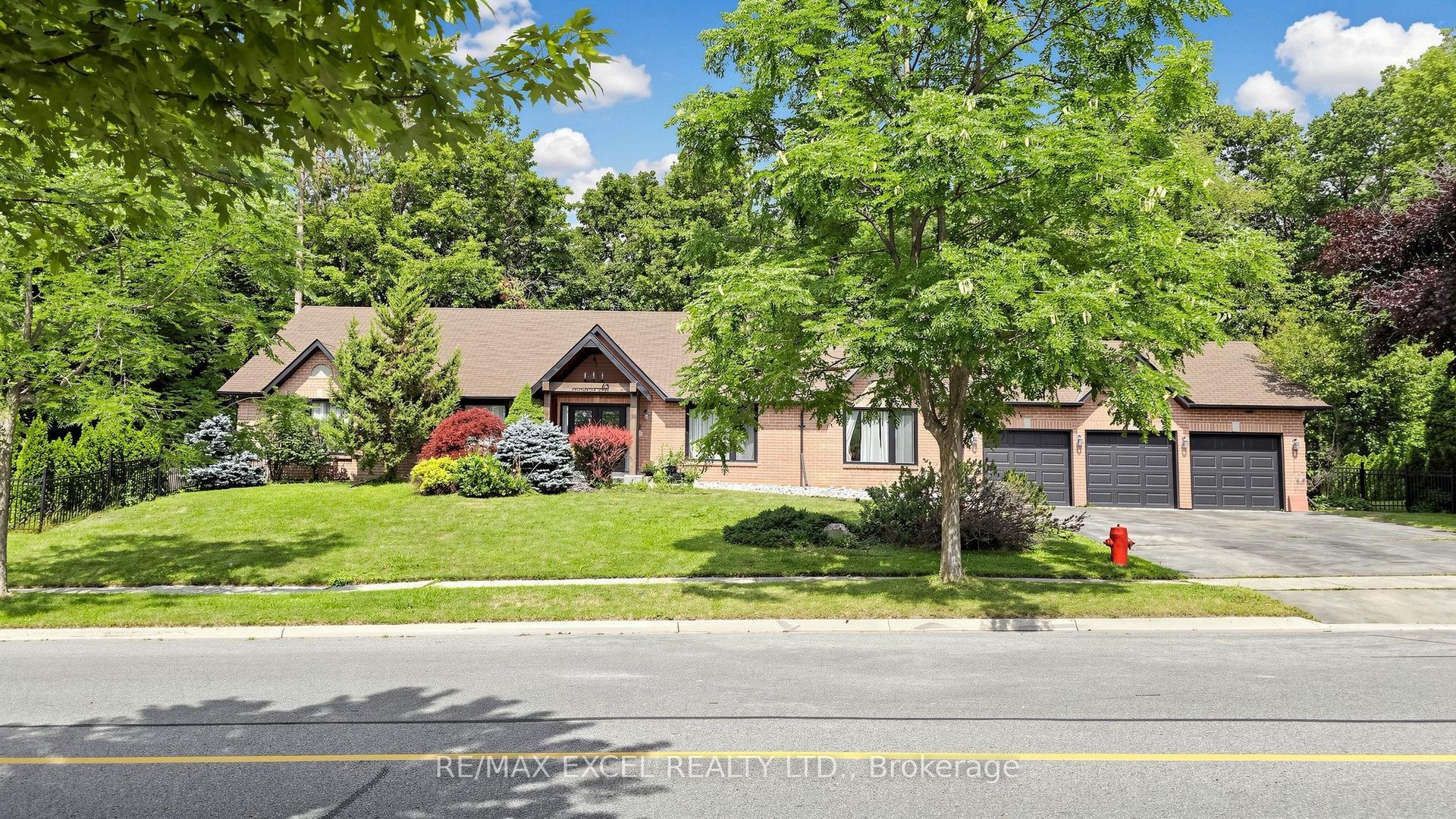 45 Pineneedle Drive, Aurora — Detached for sale, photo 1