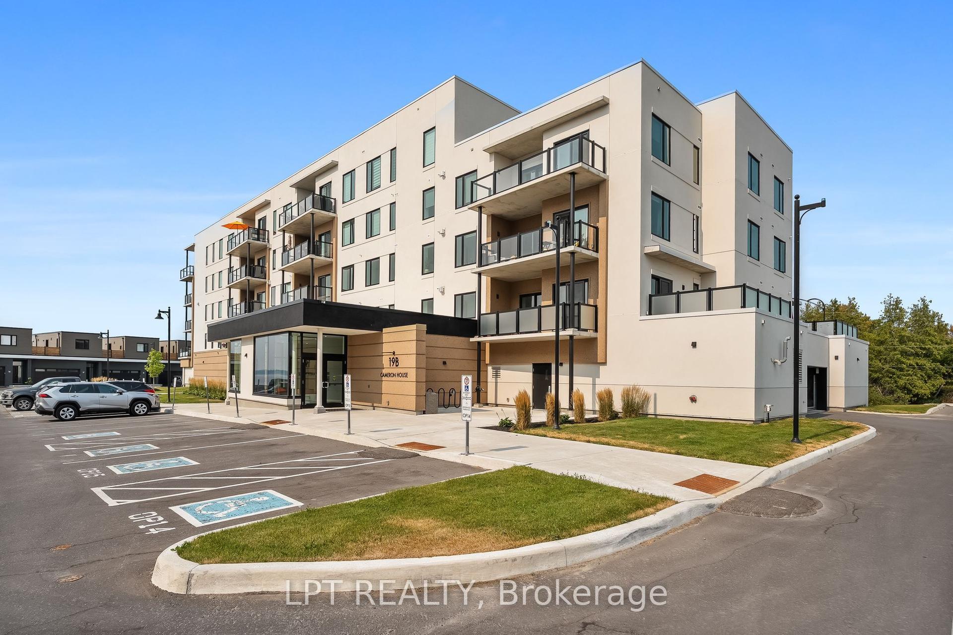 19B West Street N 402 #402, Kawartha Lakes — Condo for sale, photo 1