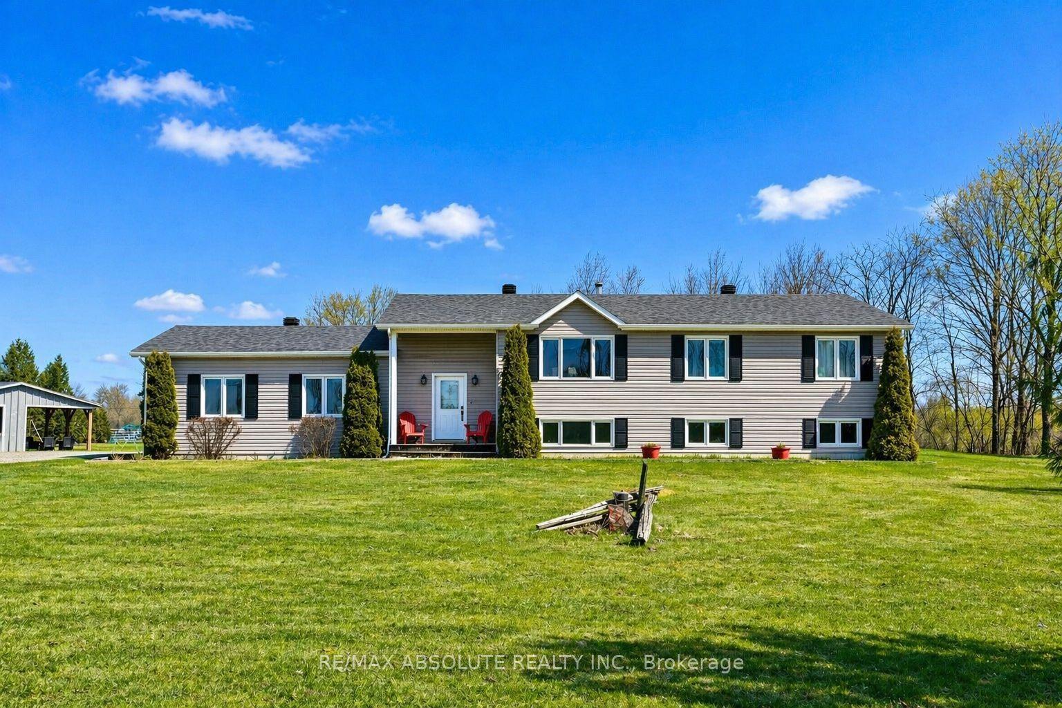 7 Rachelle Crescent — photo 1