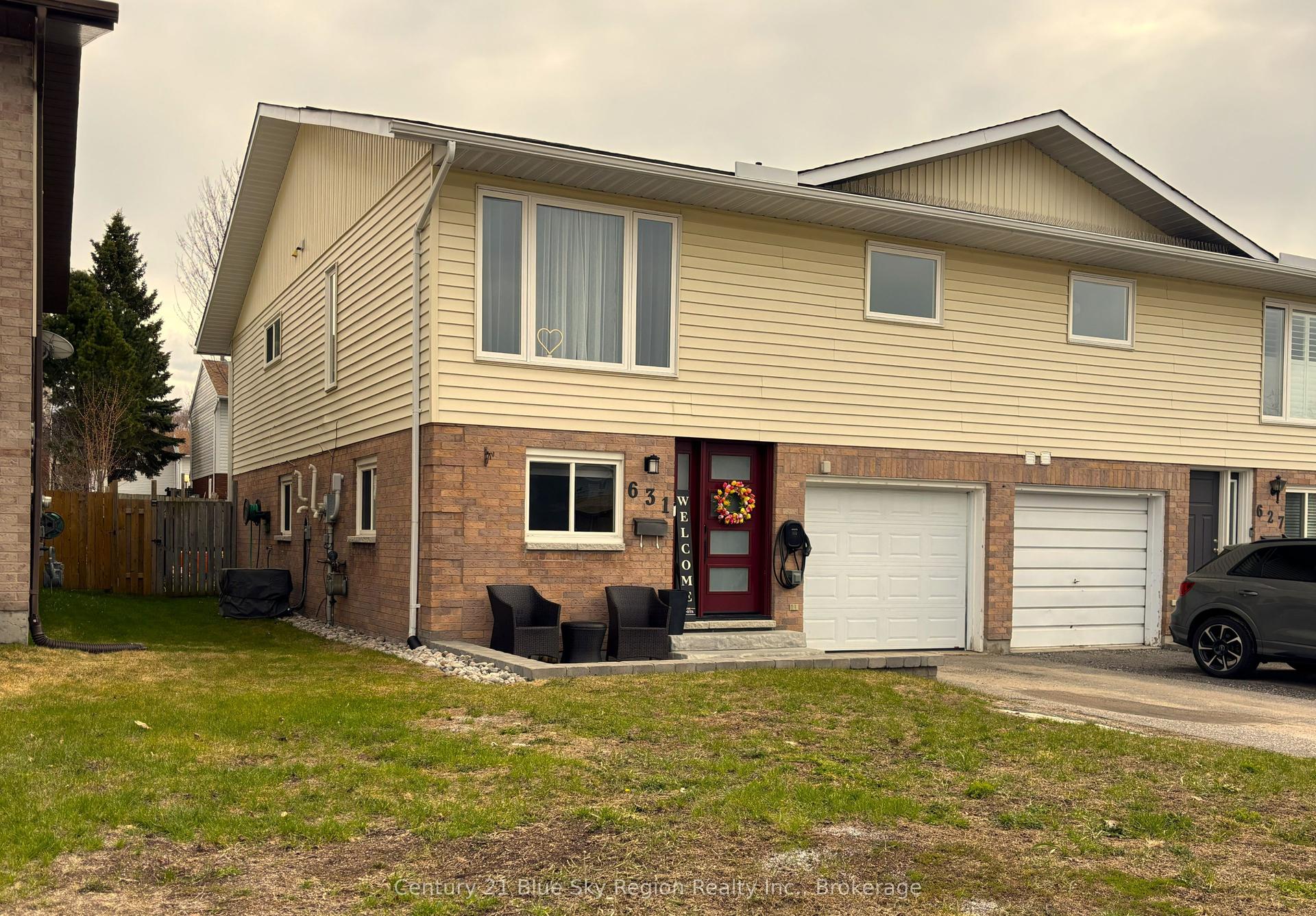 631 Bromley Avenue — photo 1