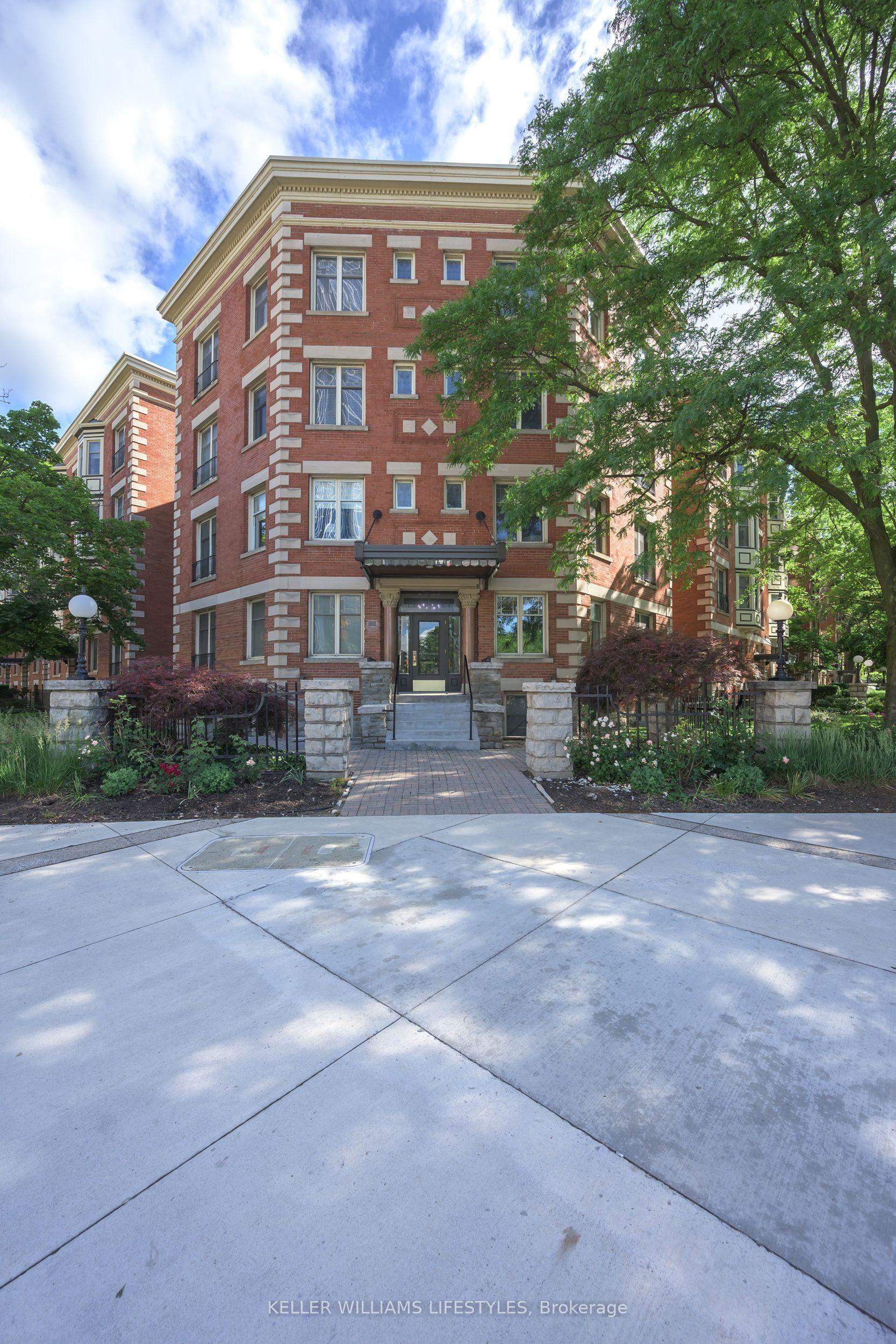 460 Wellington Street 205 #205 — photo 1