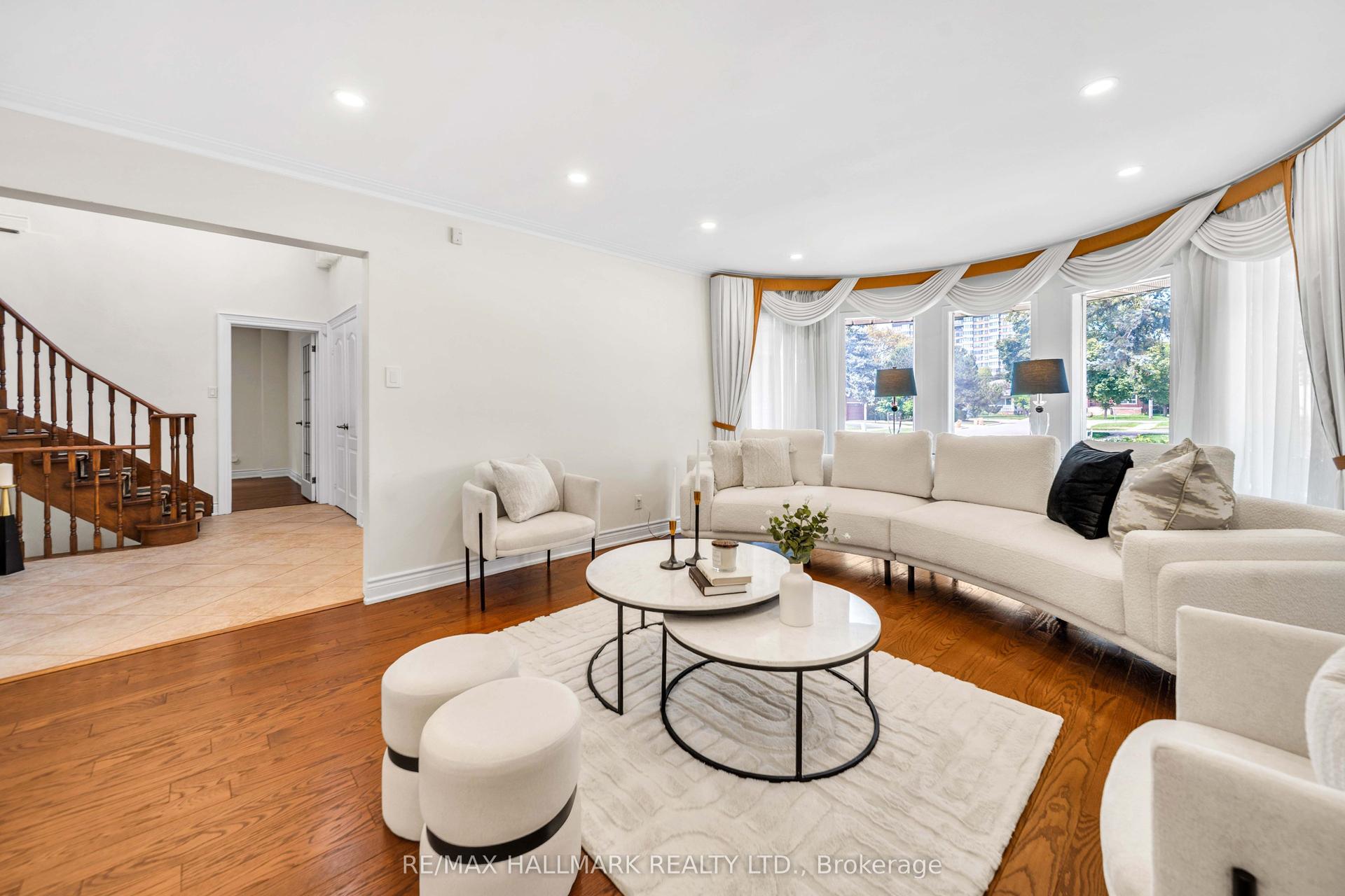 17 Twin Circle Court, Toronto — Detached for sale, photo 1