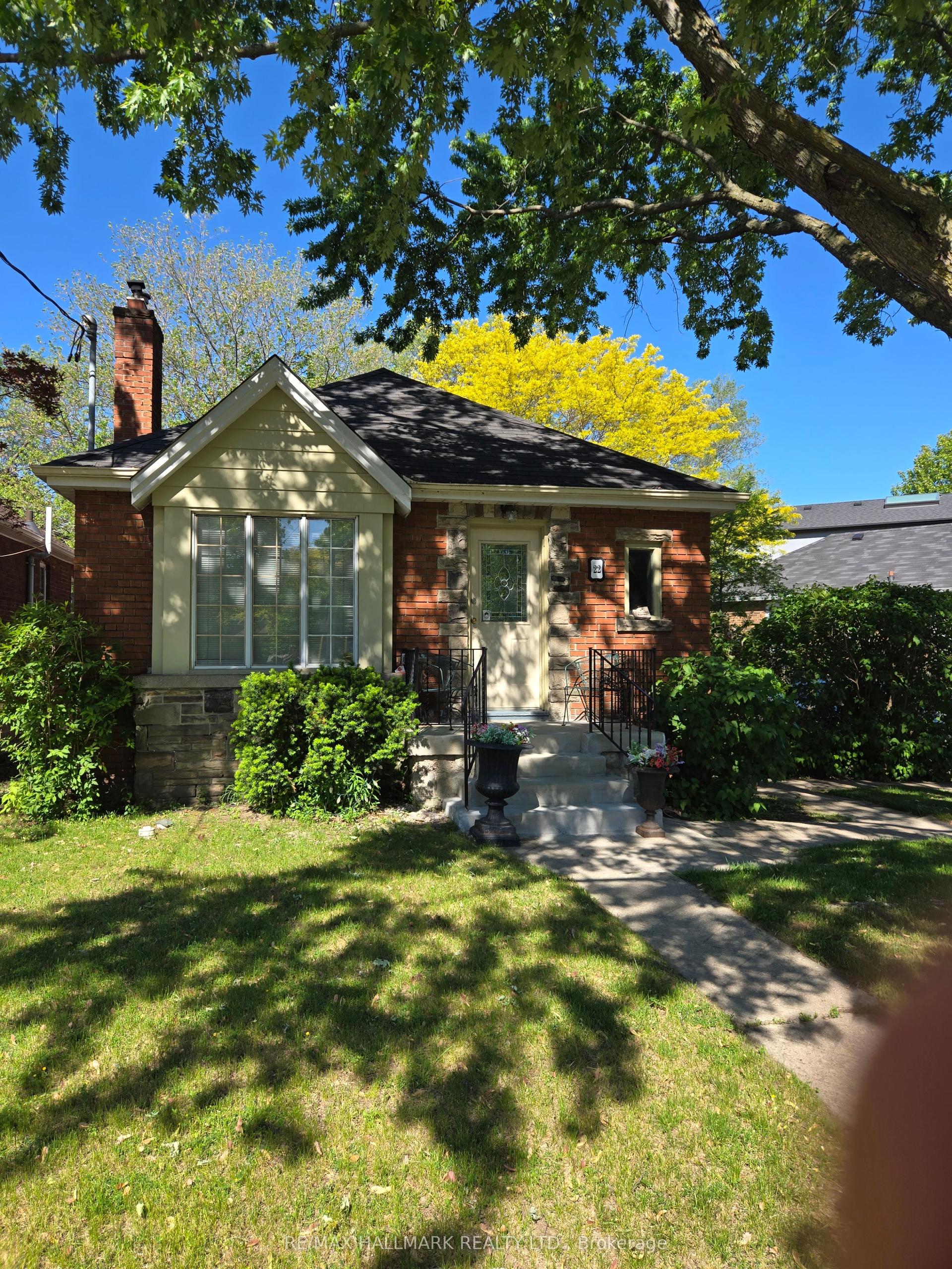 22 Airley Crescent — photo 1