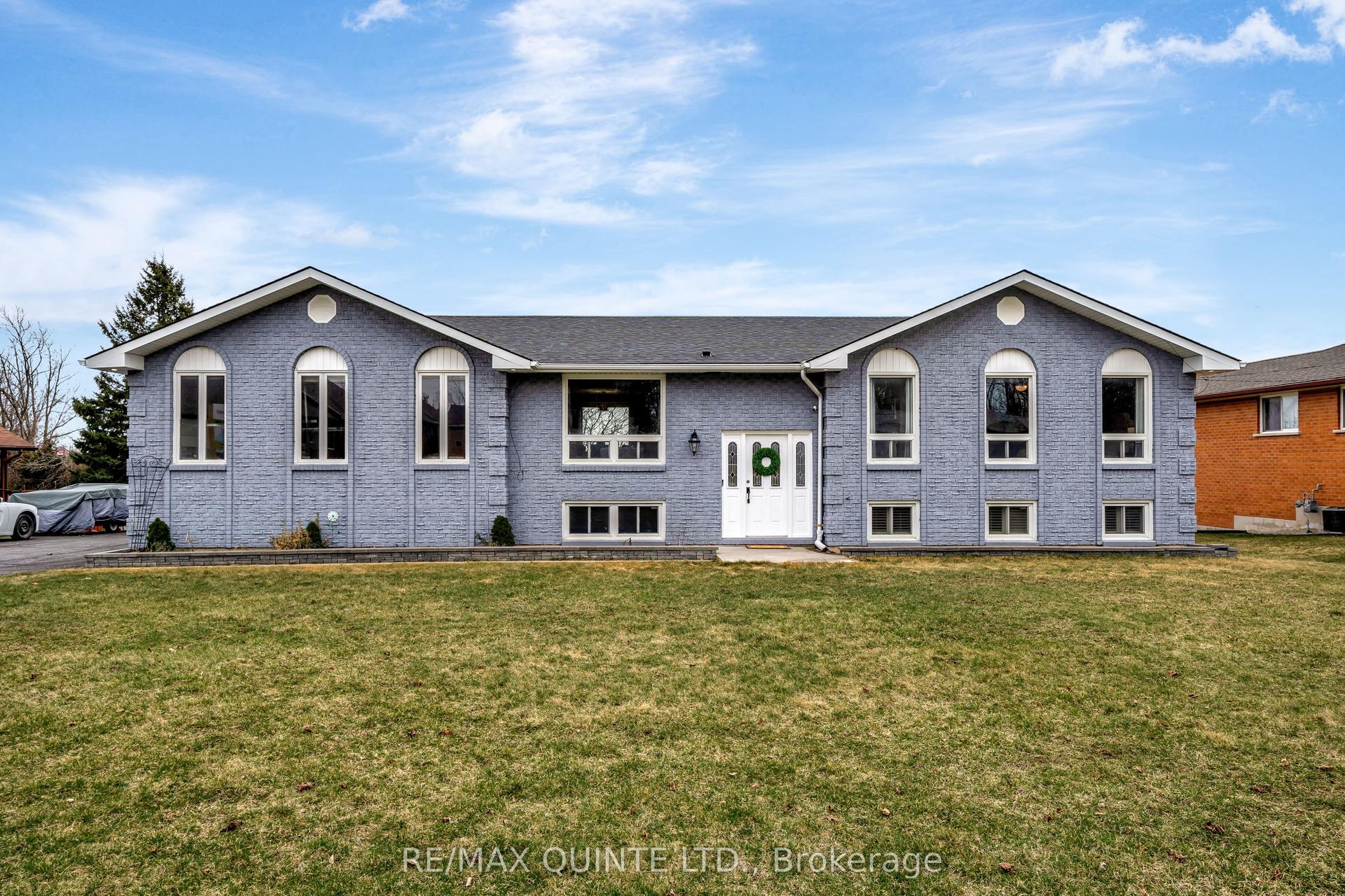 94 Cloverleaf Drive — photo 1