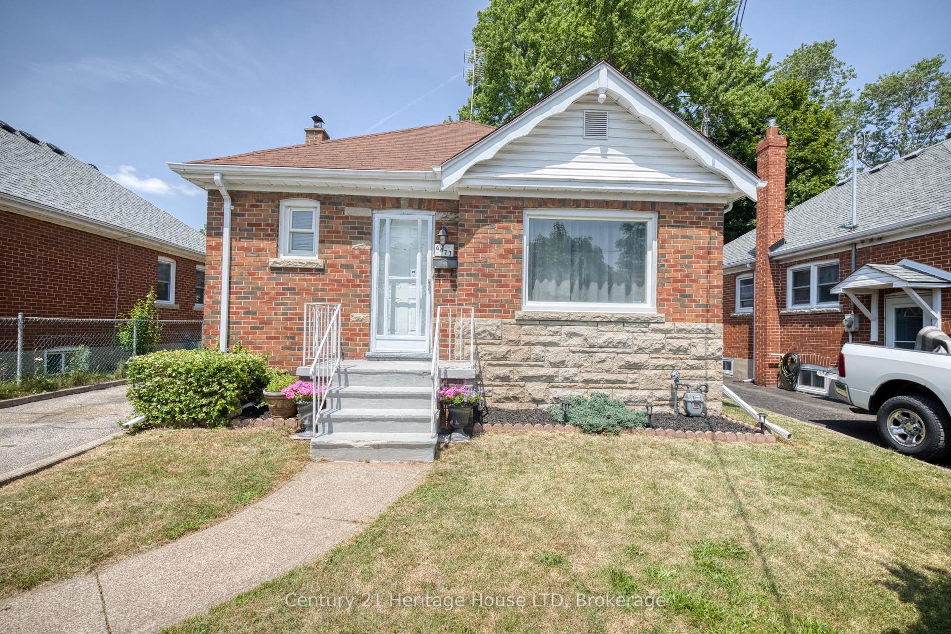 6477 Barker Street, Niagara Falls — Detached for sale, photo 1
