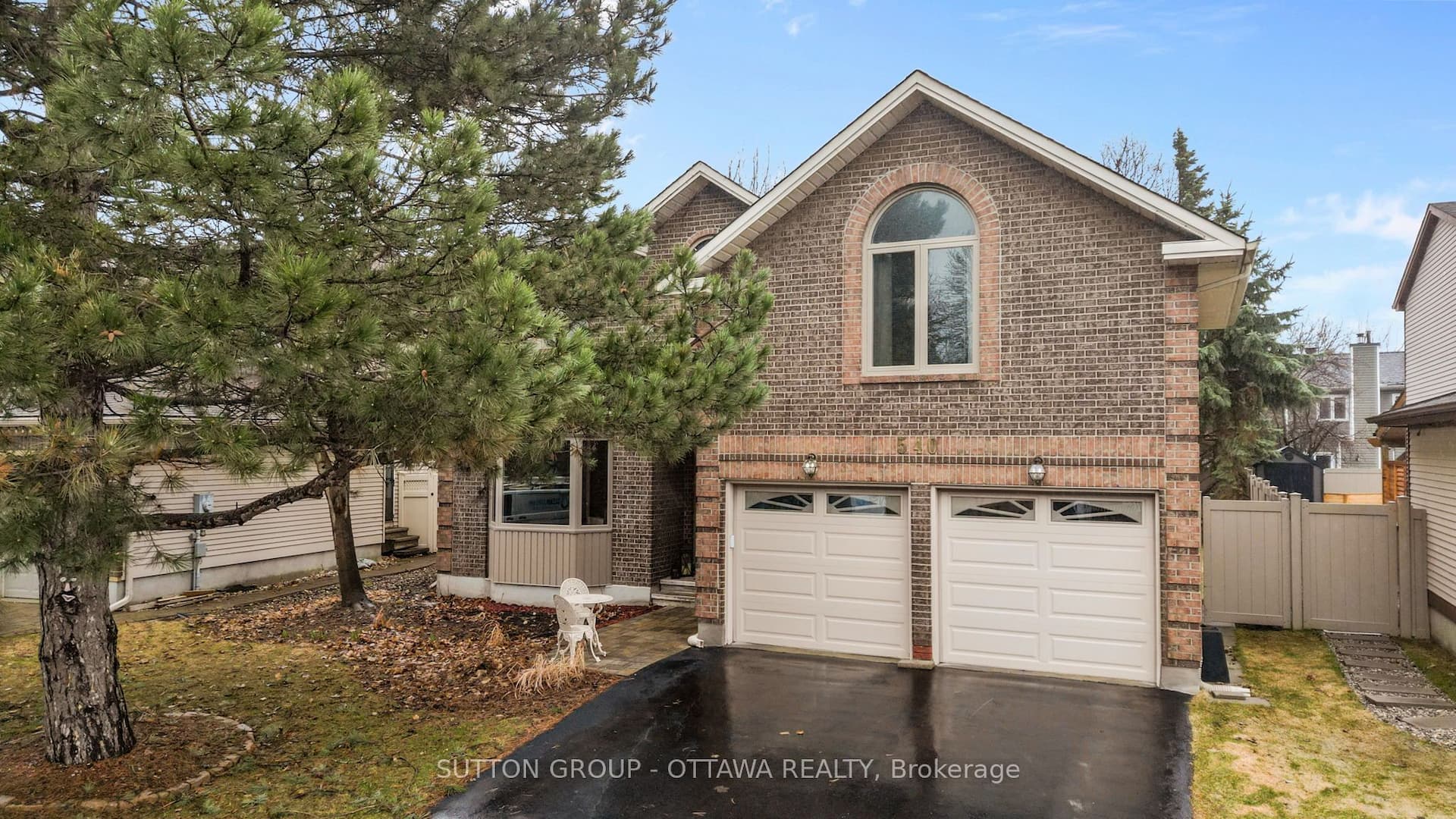 540 Des Conifers Crescent — photo 1