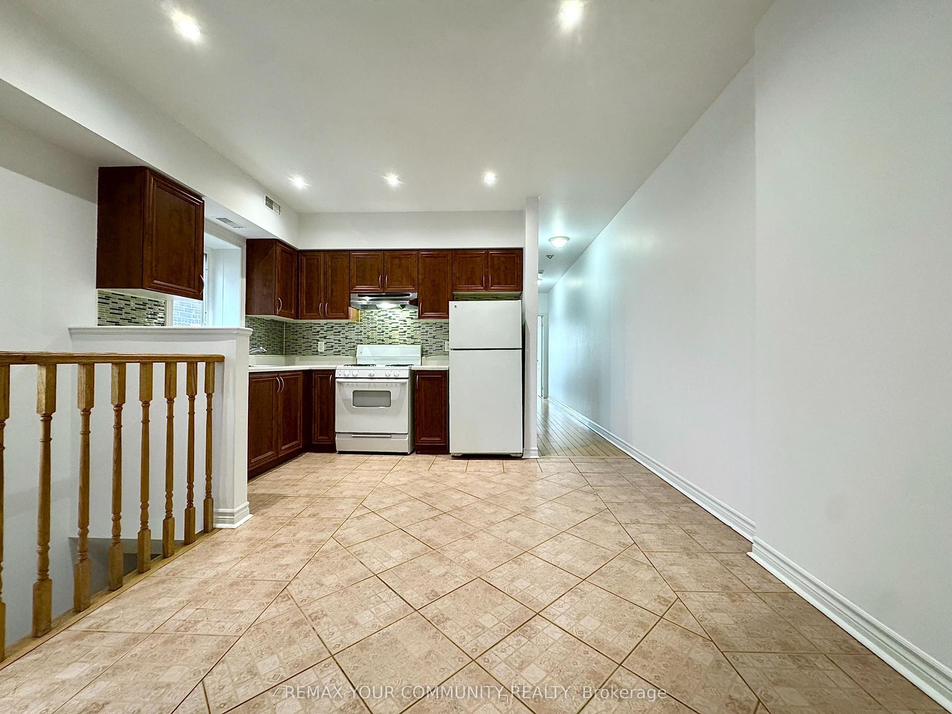 2417 Dundas Street 4 #4 — photo 1