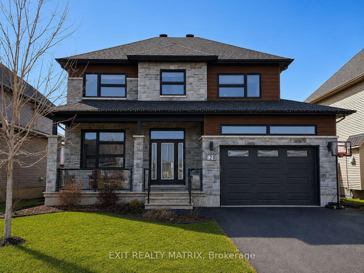 129 Lyon Street, Russell — Detached for sale, photo 1