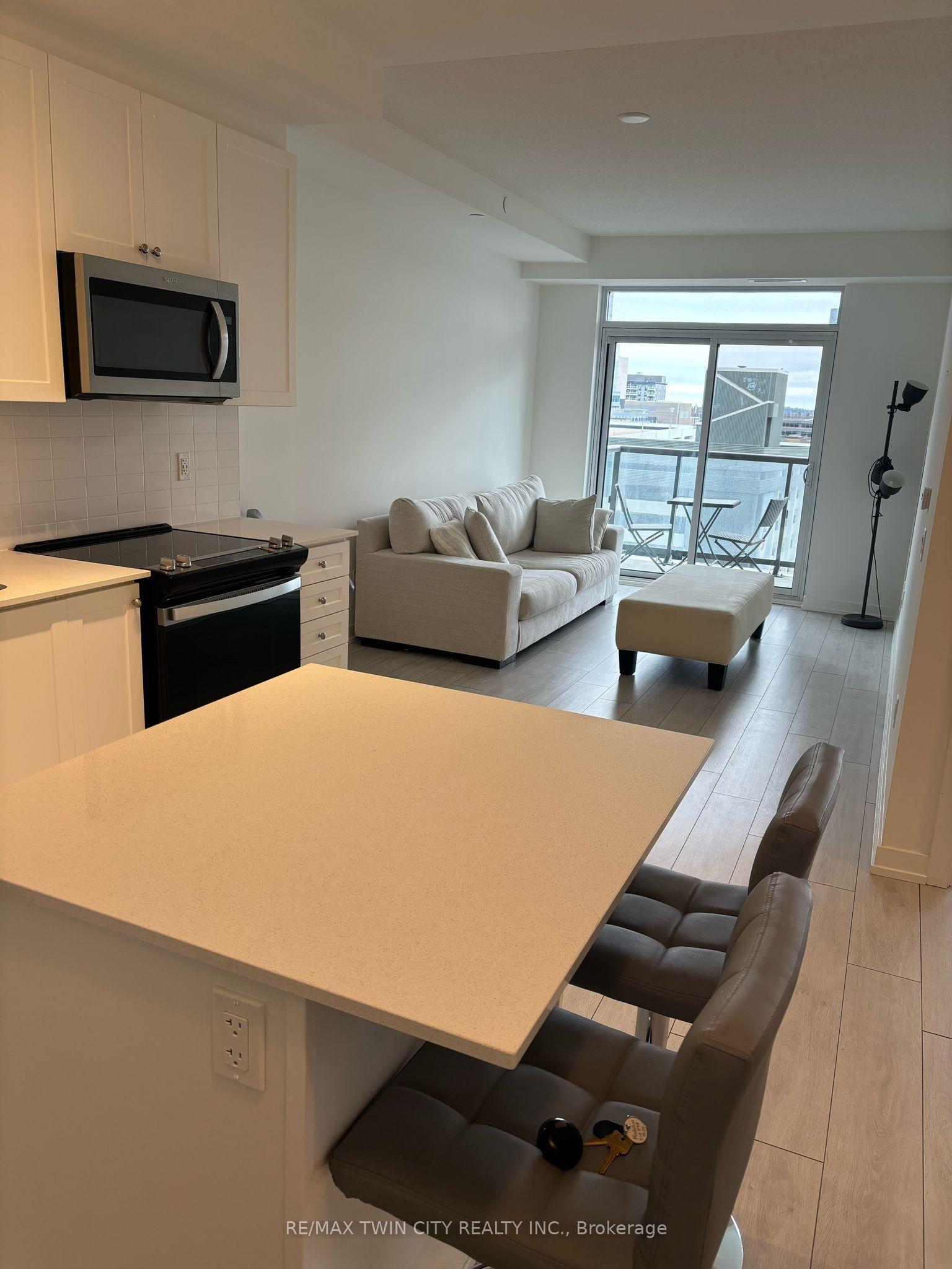 55 Duke Street W 606 #606 — photo 1