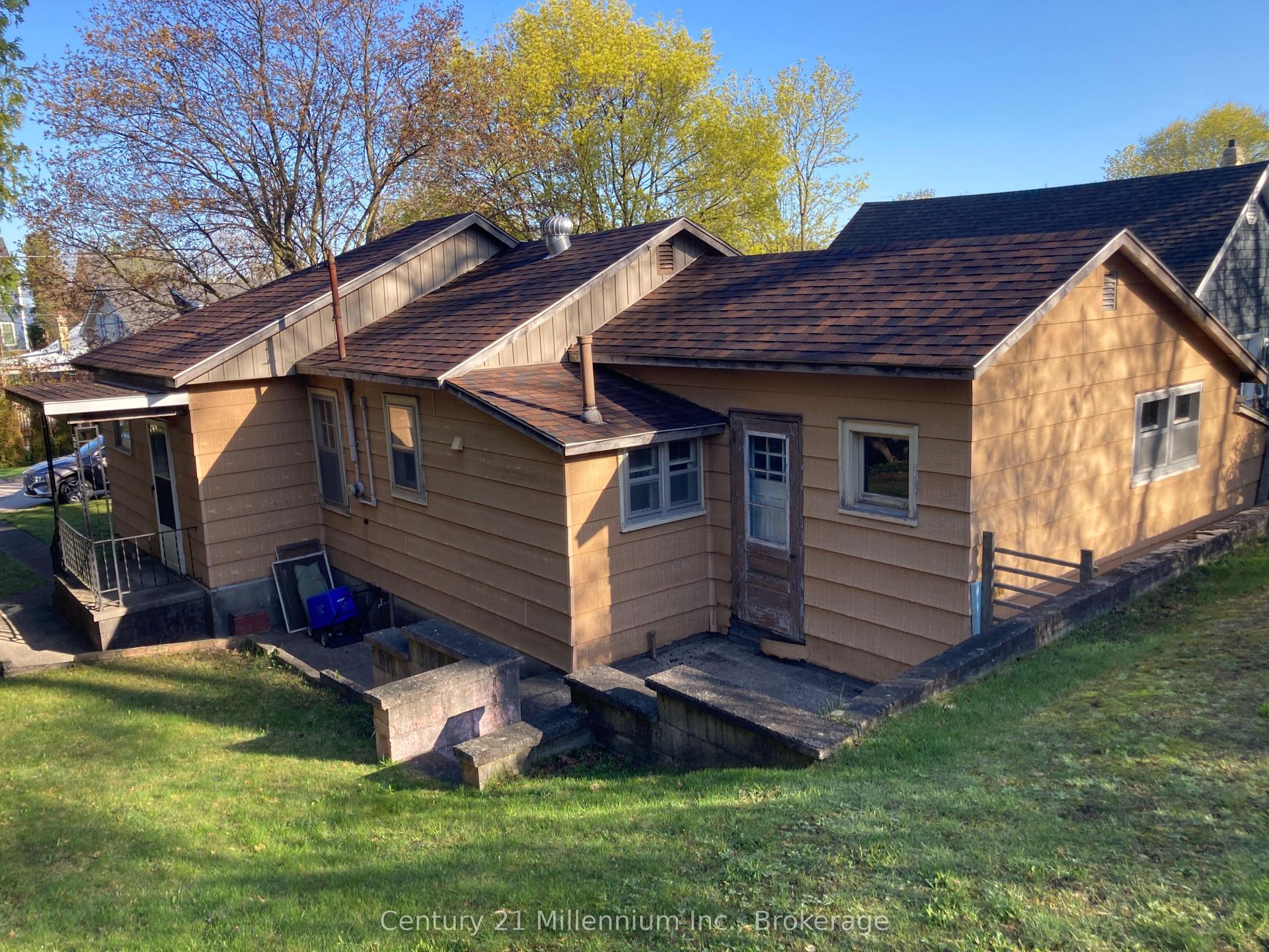 897 McDonald Avenue — photo 1