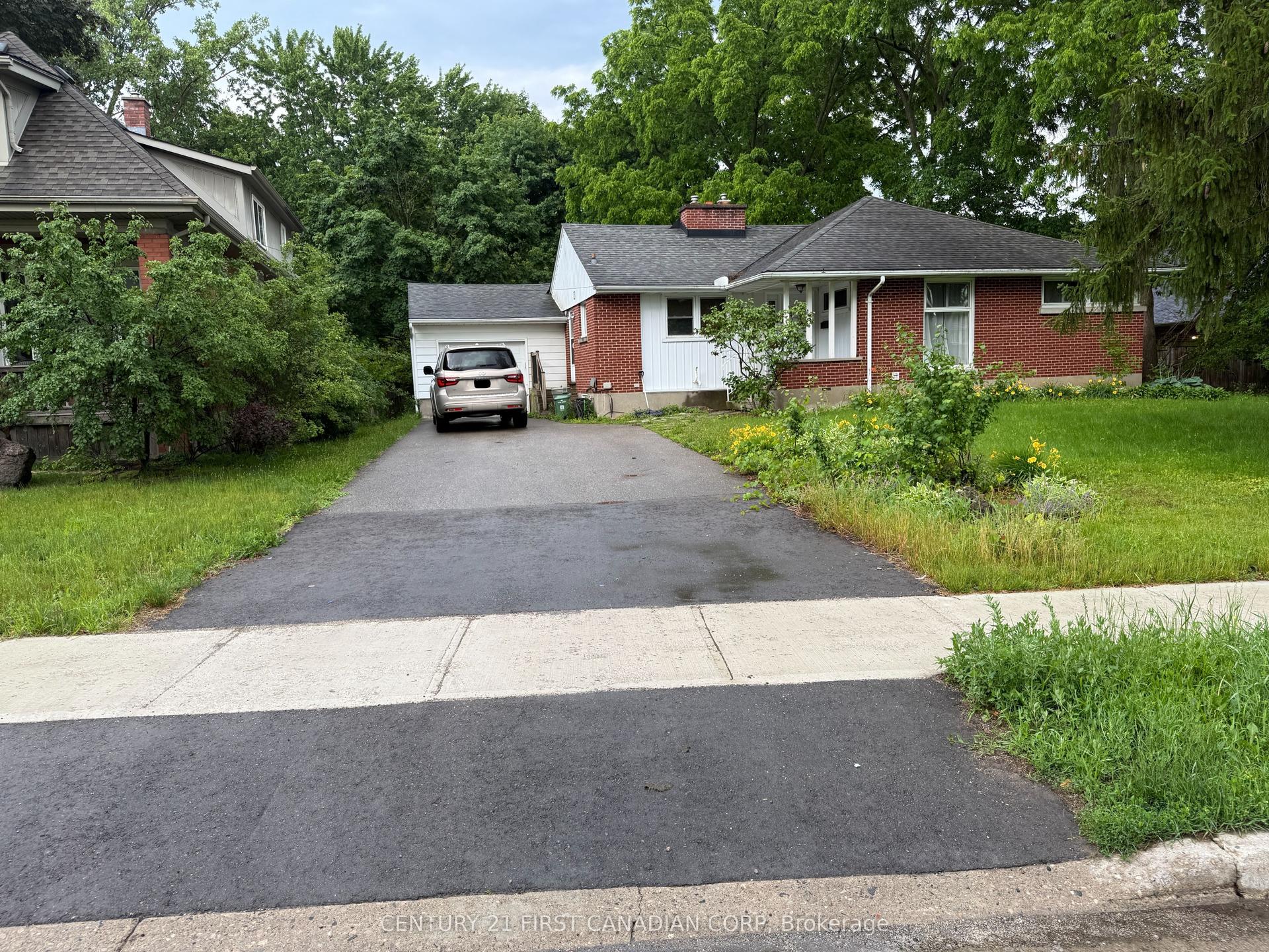 49 Woodward Avenue, London North — Detached for lease, photo 1