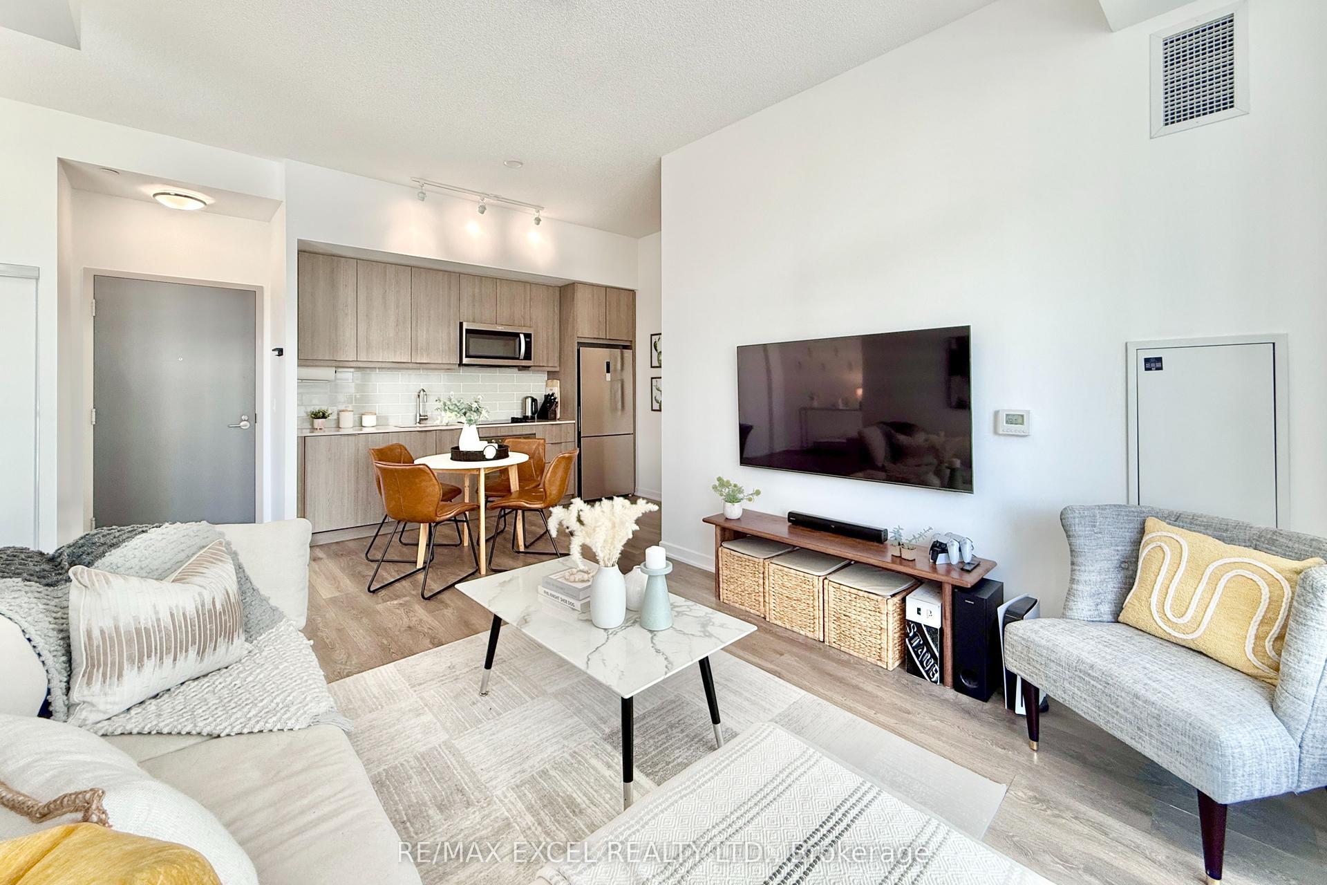 38 Forest Manor Road 305 #305 — photo 1