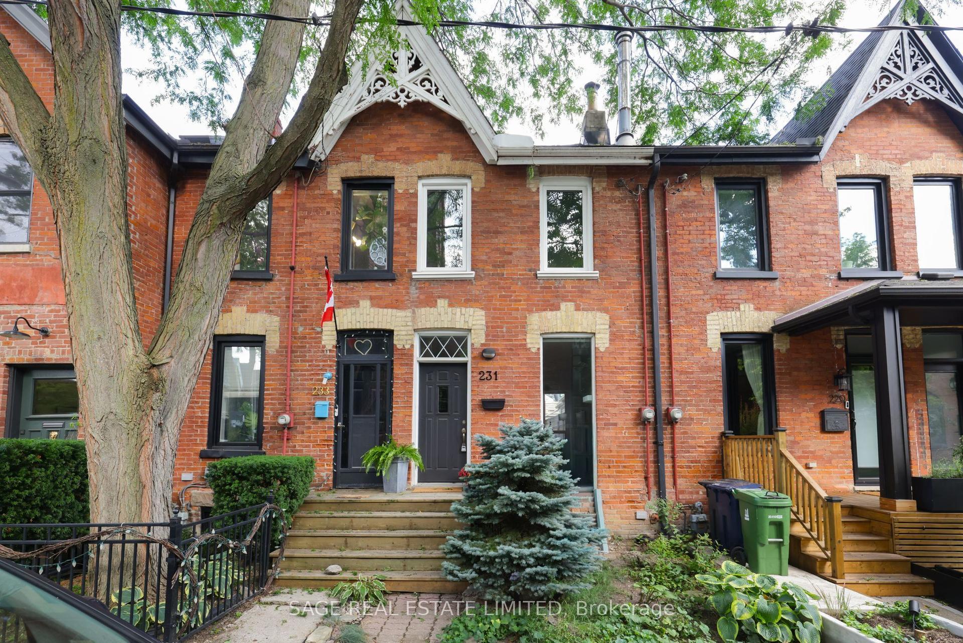 231 Boulton Avenue, Toronto — Townhouse for sale, photo 1