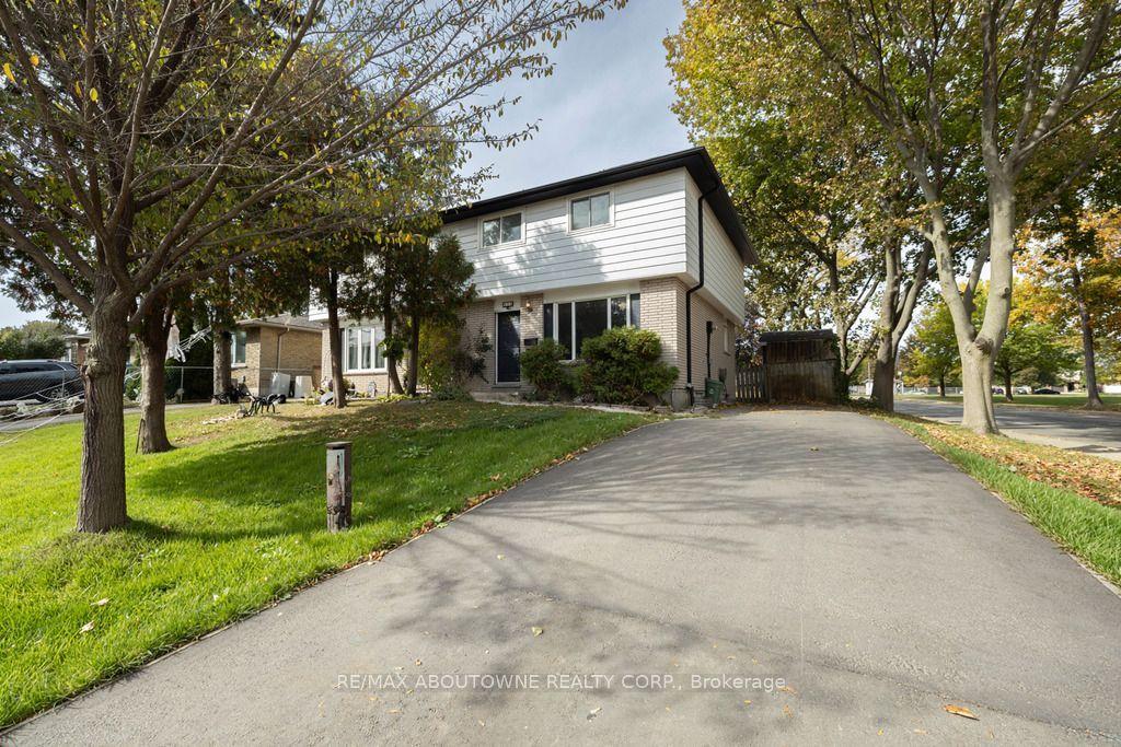 4 Glamis Court, Hamilton — Semi-Detached for sale, photo 1