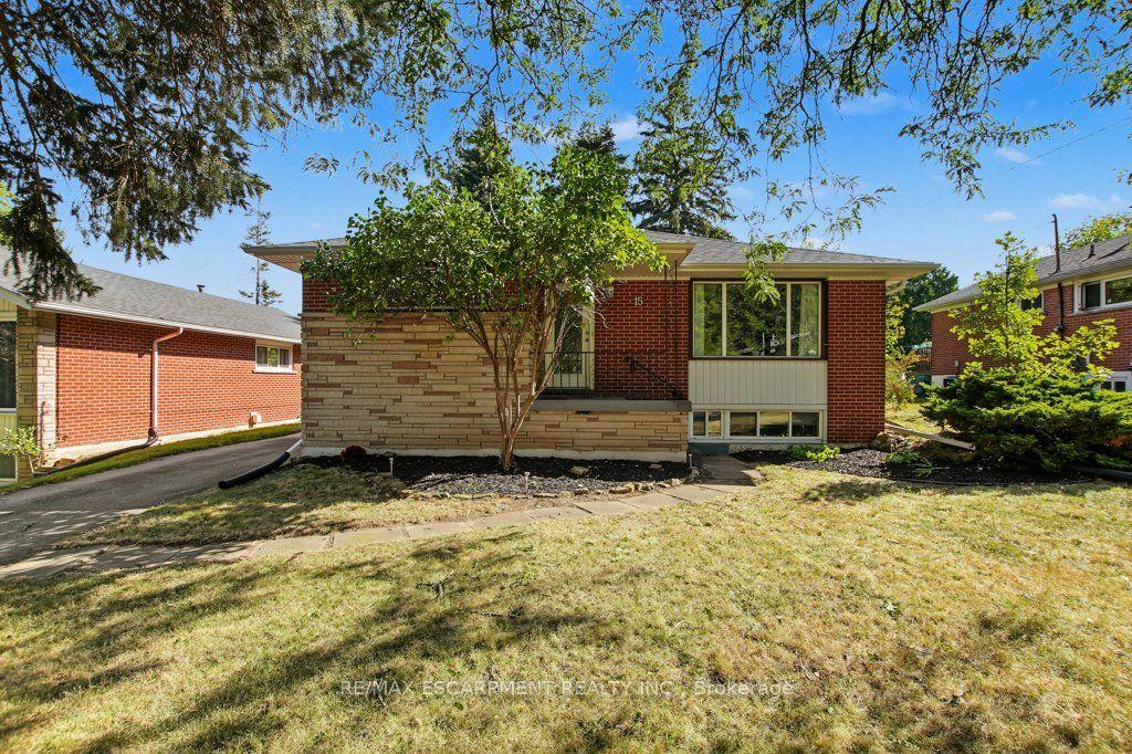 15 Carwyn Crescent, Hamilton — Detached for sale, photo 1