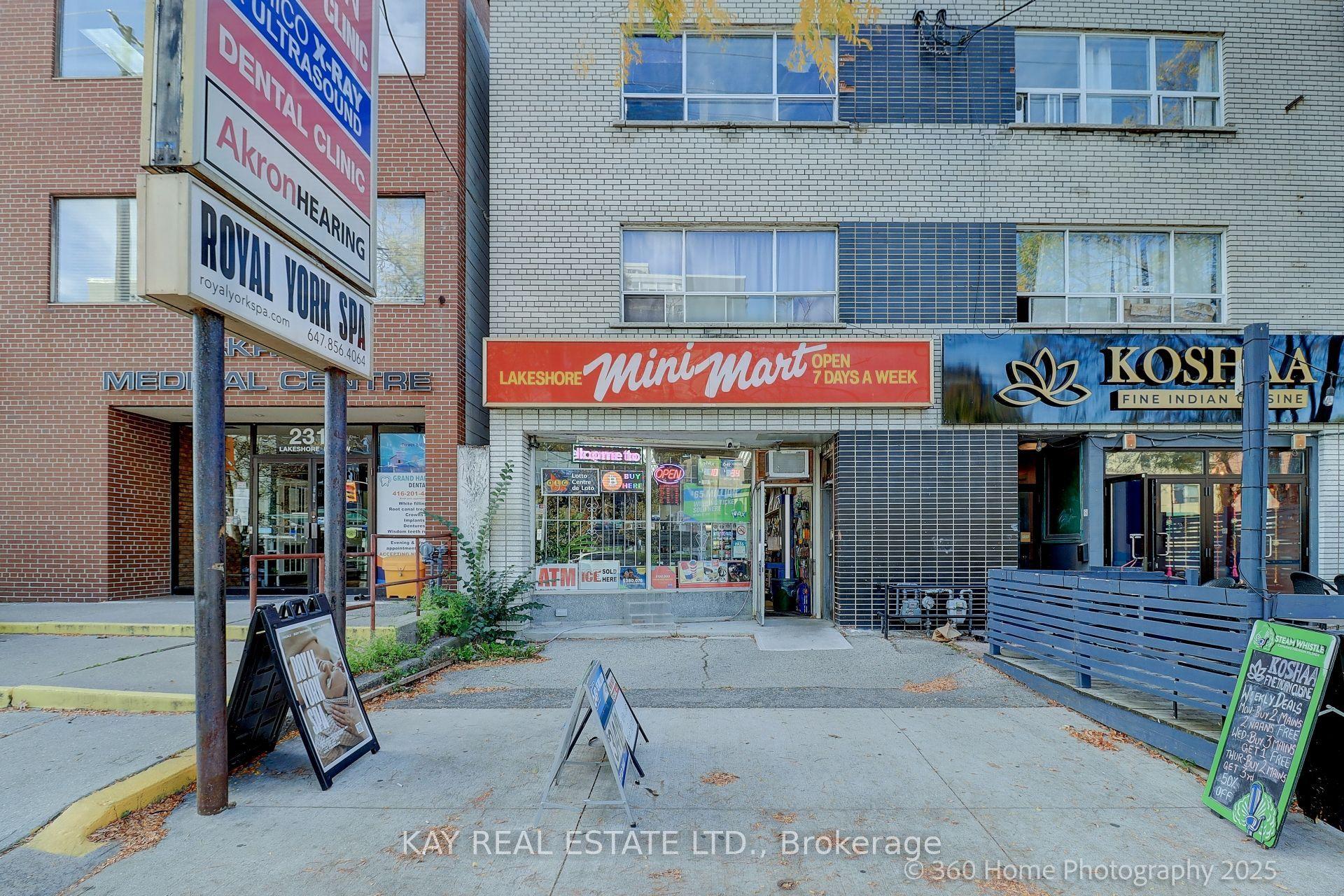 2316 Lake Shore Boulevard W — photo 1