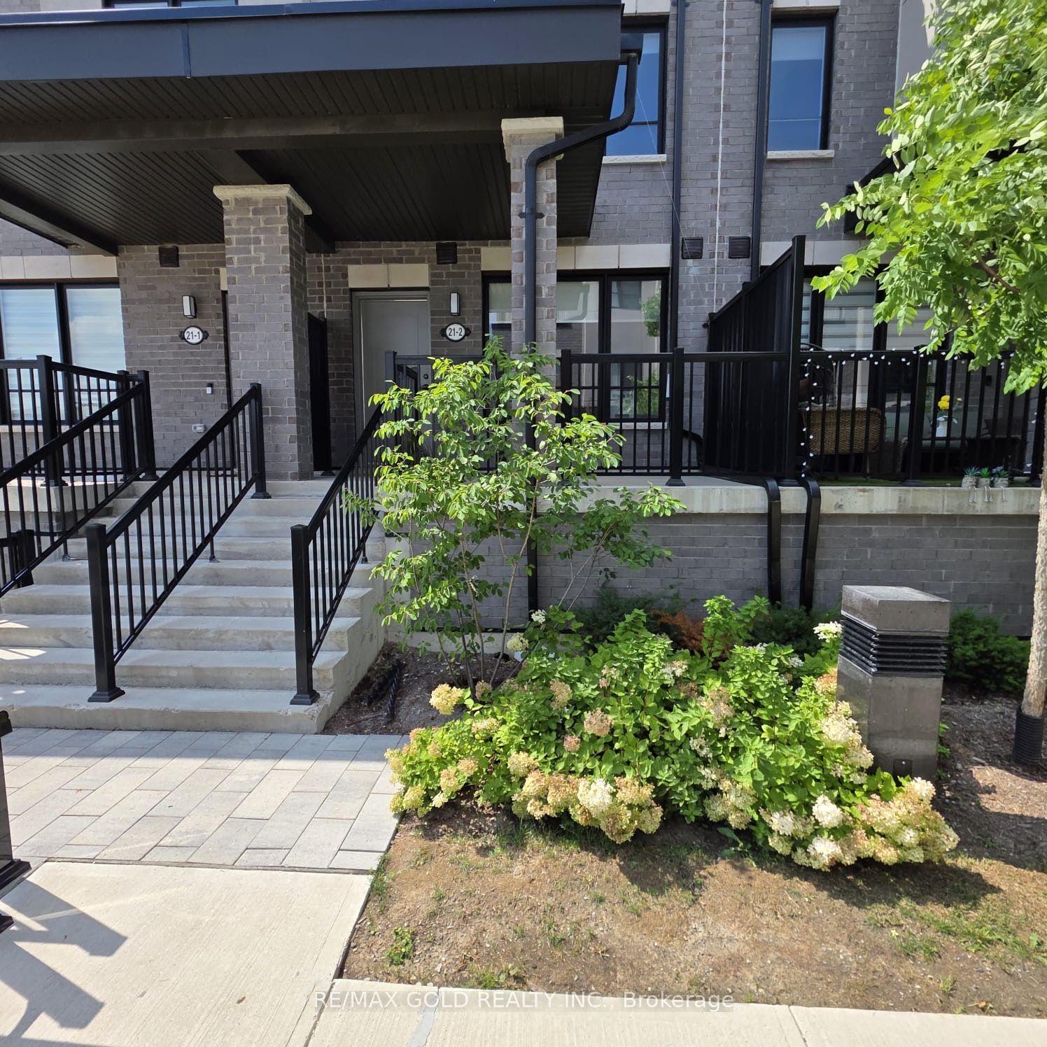 21 Baynes Way 2 #2, Bradford West Gwillimbury — Townhouse for lease, photo 1