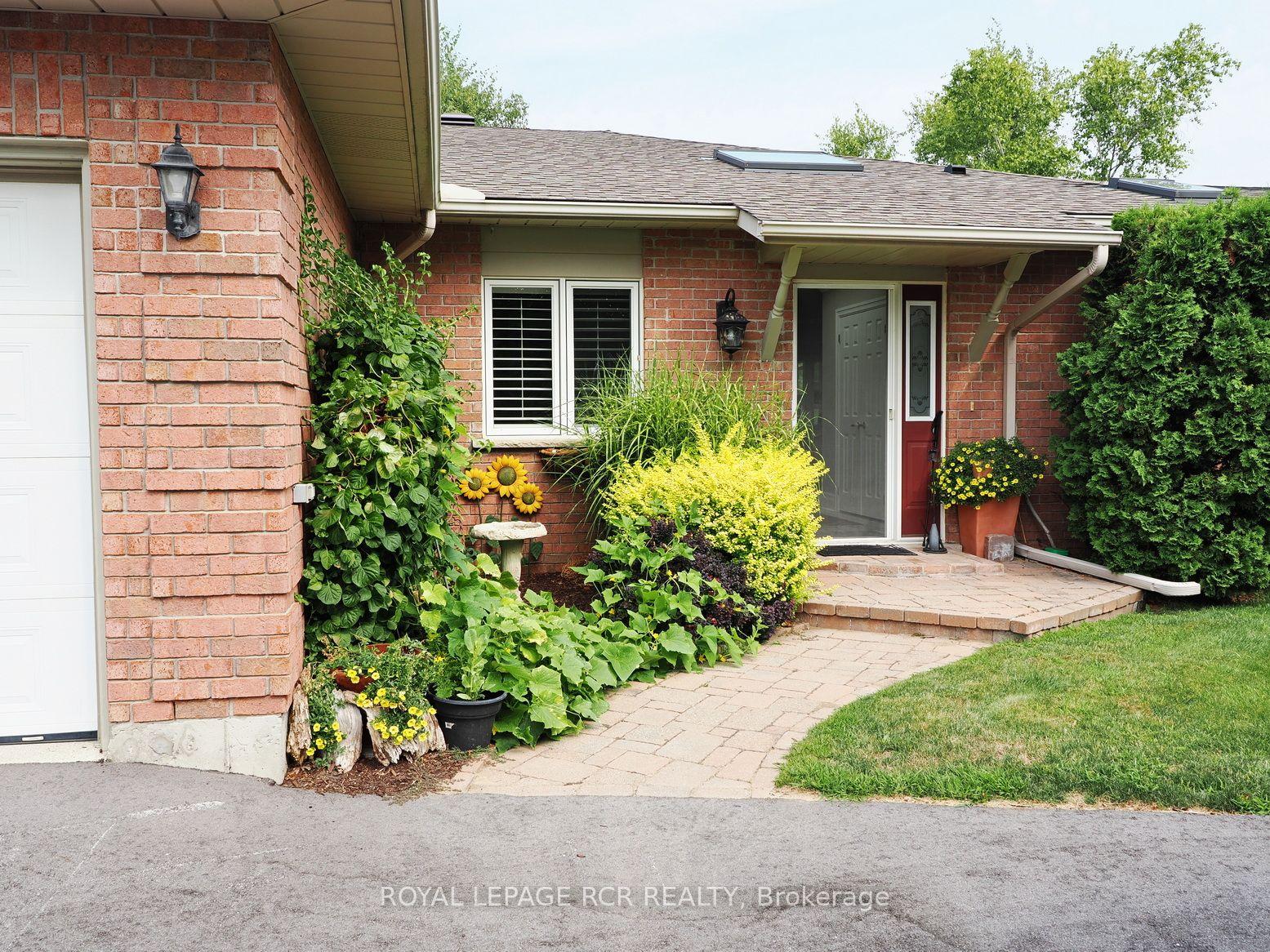 2-28 Reddington Drive — photo 1