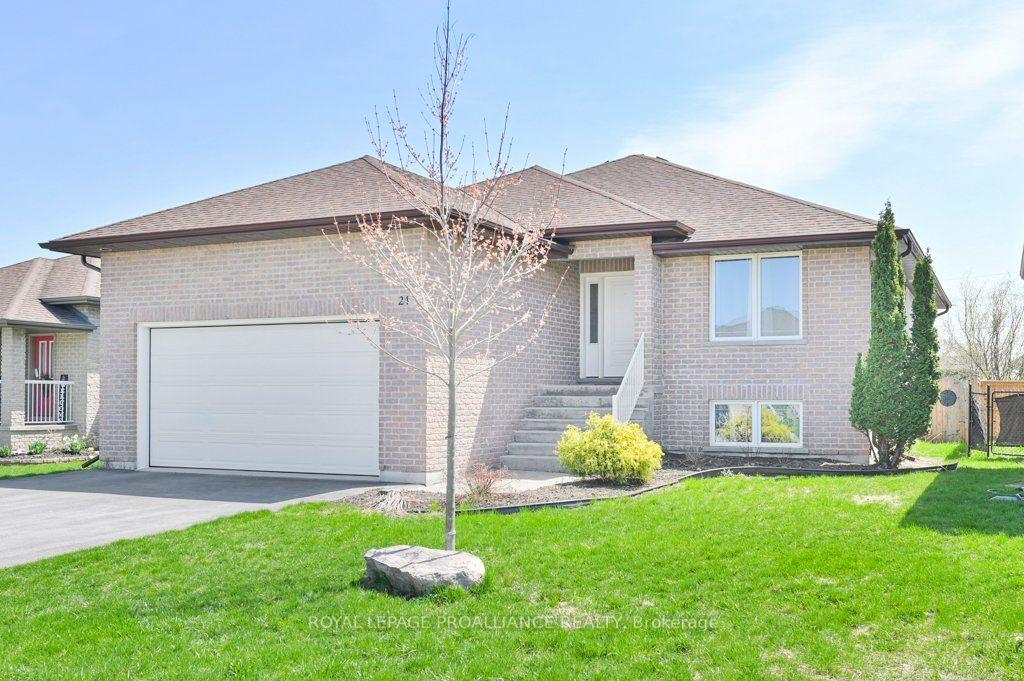 24 Freedom Crescent — photo 1