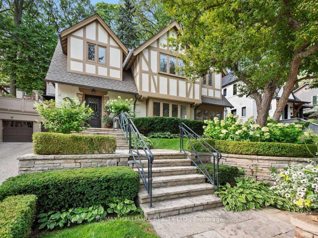 14 Pine Crescent, Toronto — Detached for sale, photo 1