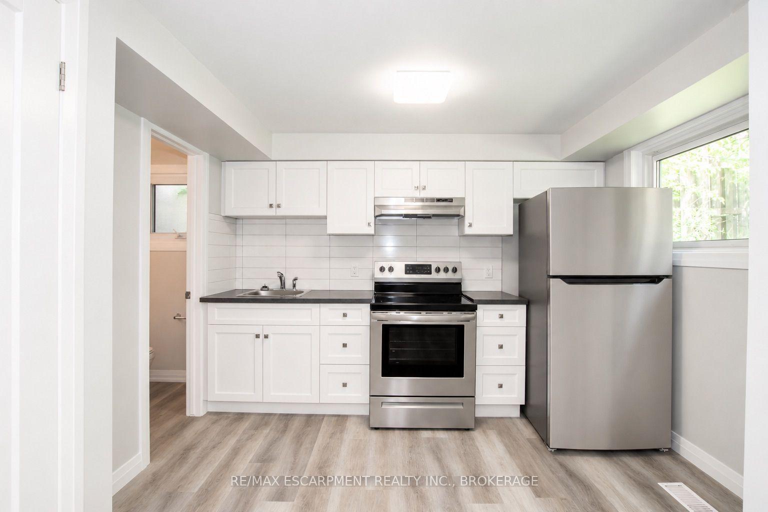 34 HIGHCOURT Crescent Lower #Lower — photo 1