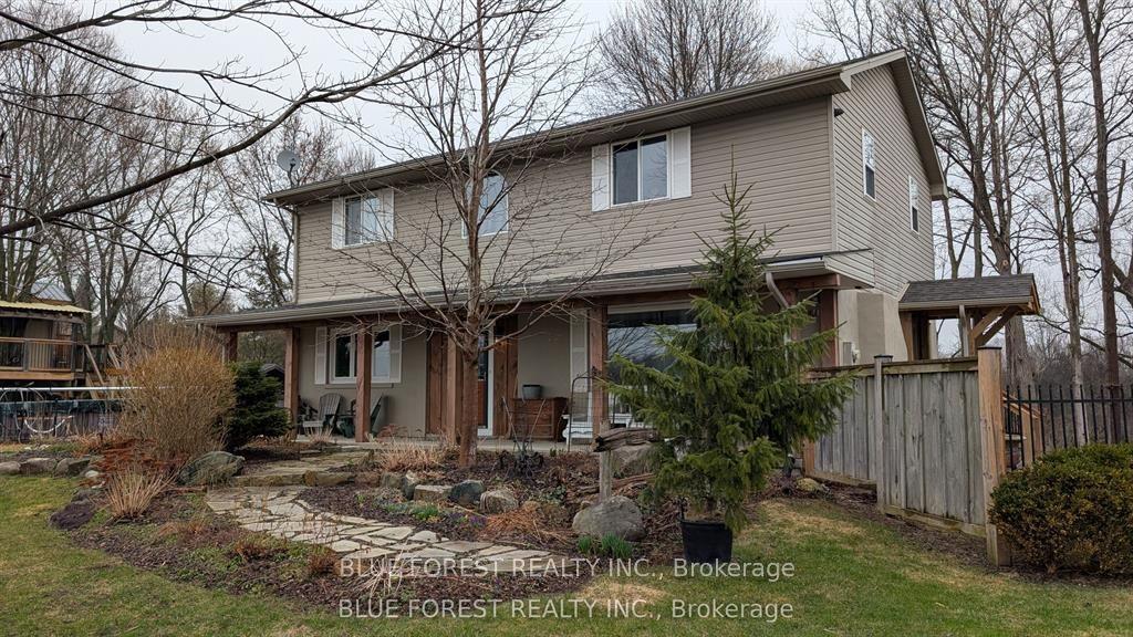 21948 Adelaide Street N — photo 1