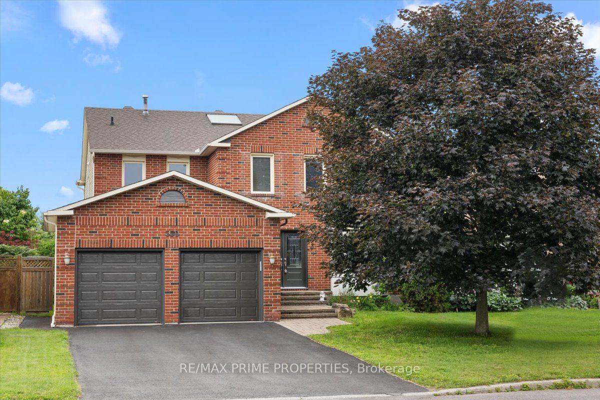 556 Falwyn Crescent — photo 1