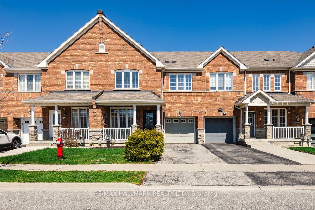 33 Tomabrook Crescent — photo 1