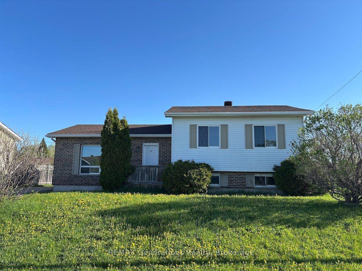 31 Brooks Street, Manitouwadge — Detached for sale, photo 1