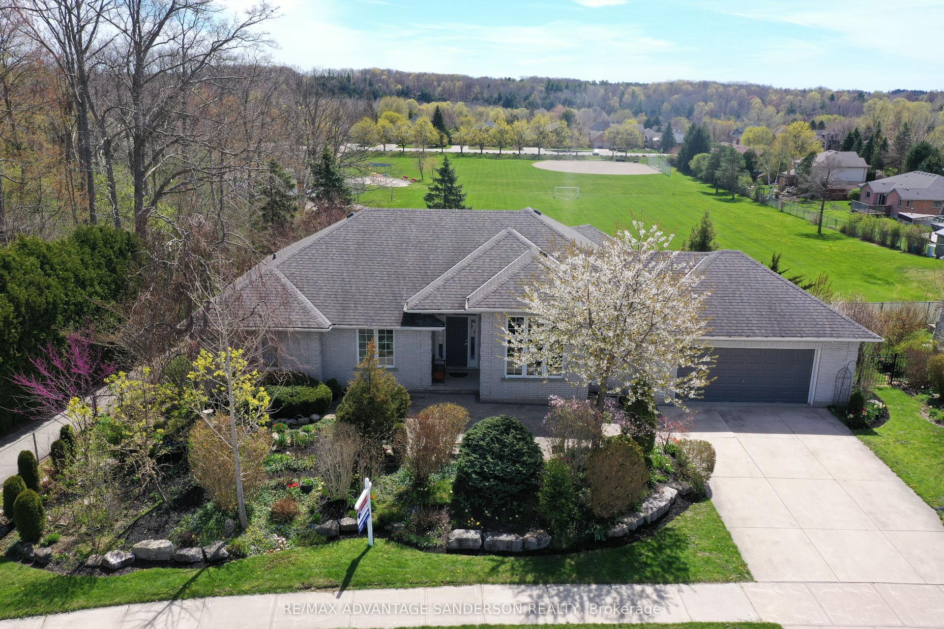 23 Birchcrest Drive — photo 1