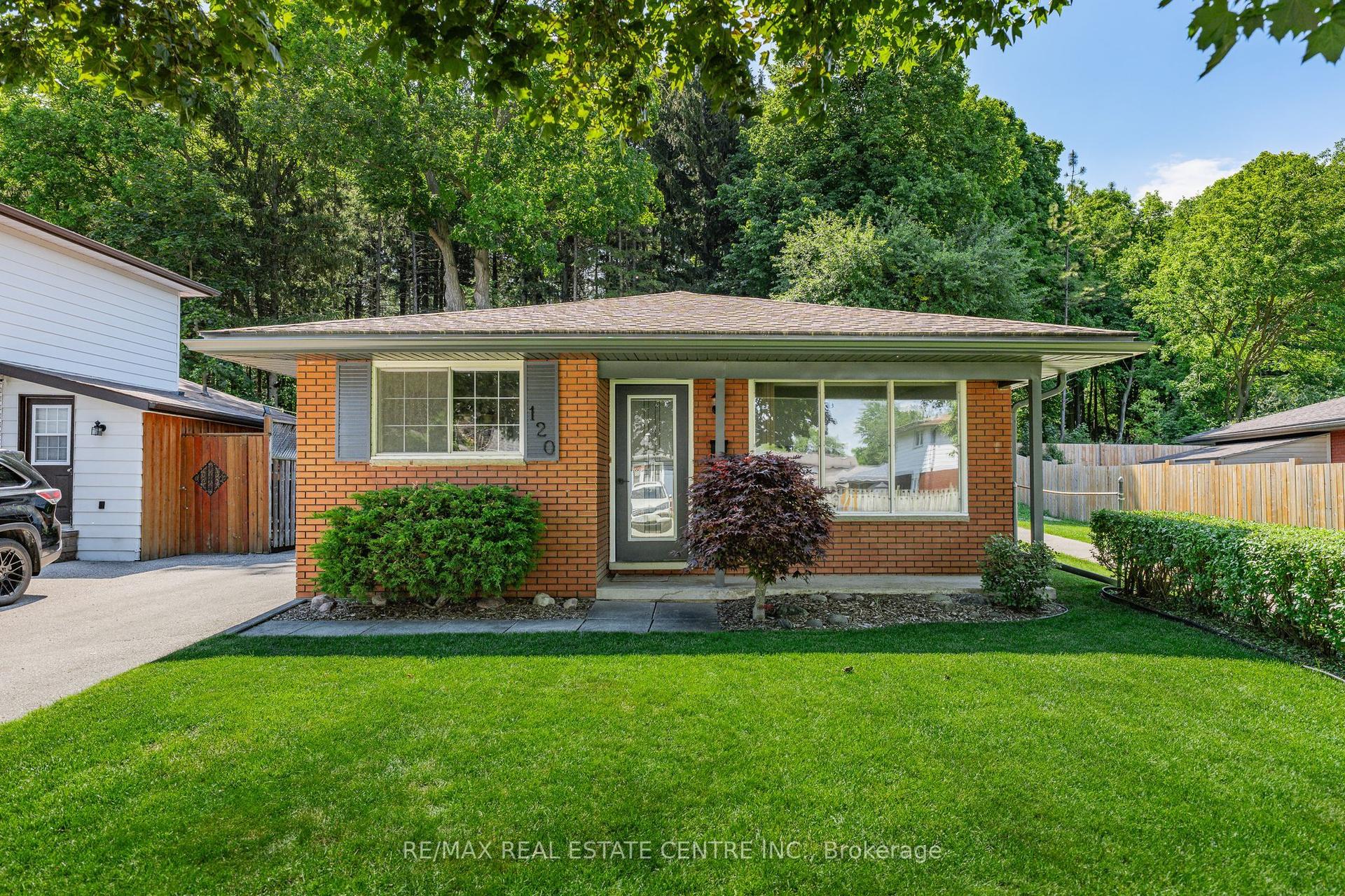 120 Arrowhead Crescent — photo 1