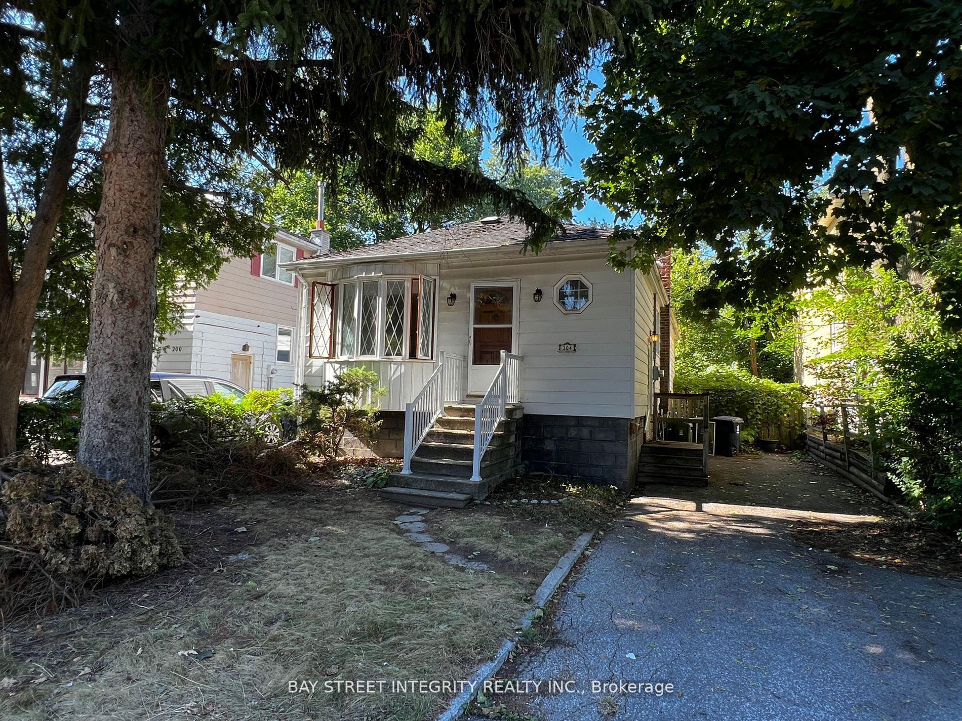 204 Greenfield Avenue, Toronto — Detached for sale, photo 1