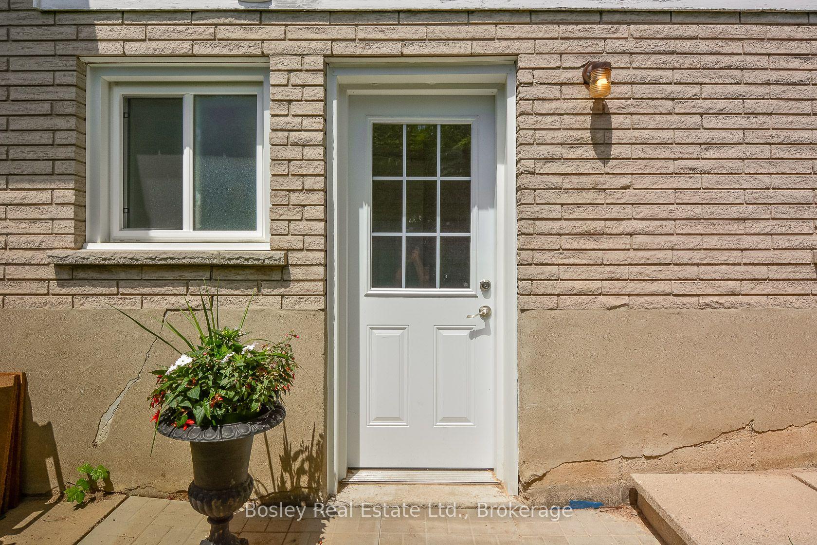 5 Algoma Drive — photo 1