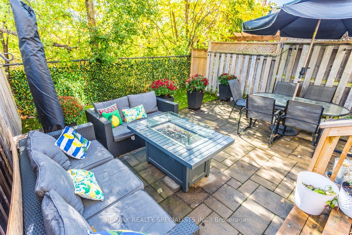 2454 Montagne Avenue, Oakville — Townhouse for sale, photo 1