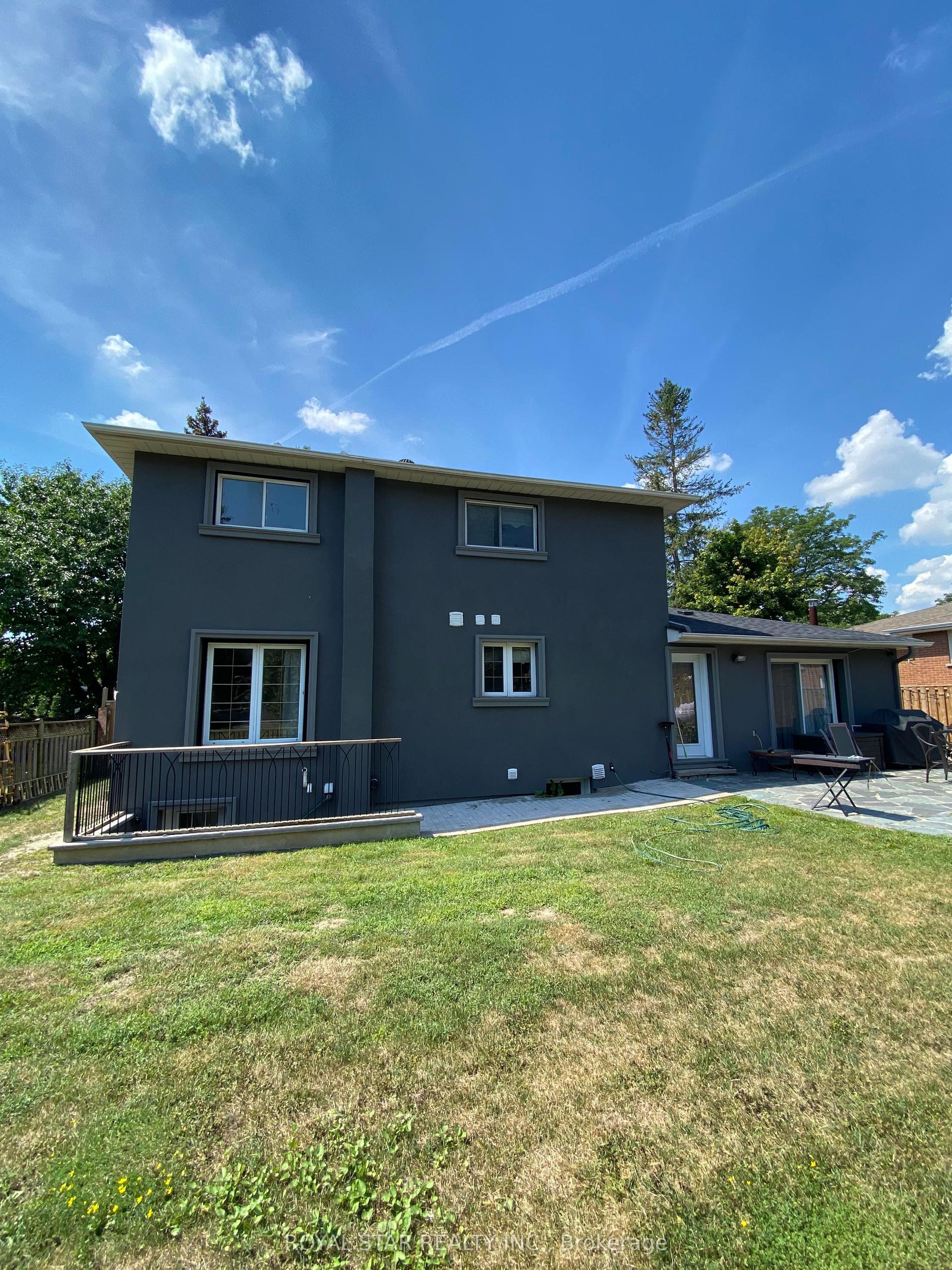 48 Sunnywood Crescent Bsmt #Bsmt — photo 1