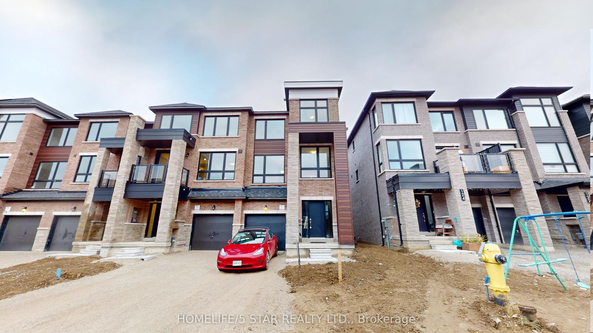 126 Blue Forest Crescent — photo 1