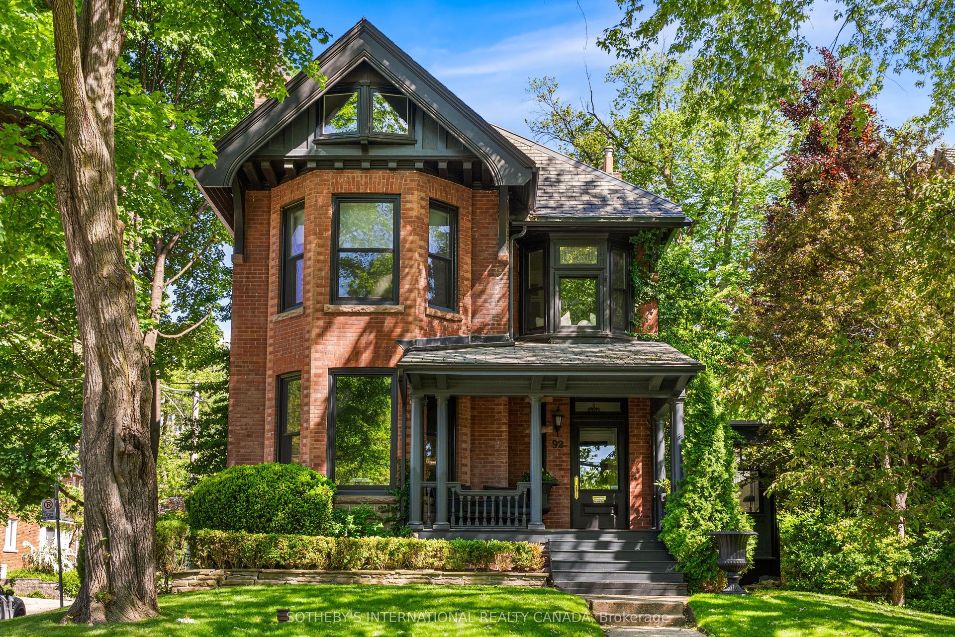 92 Woodlawn Avenue — photo 1