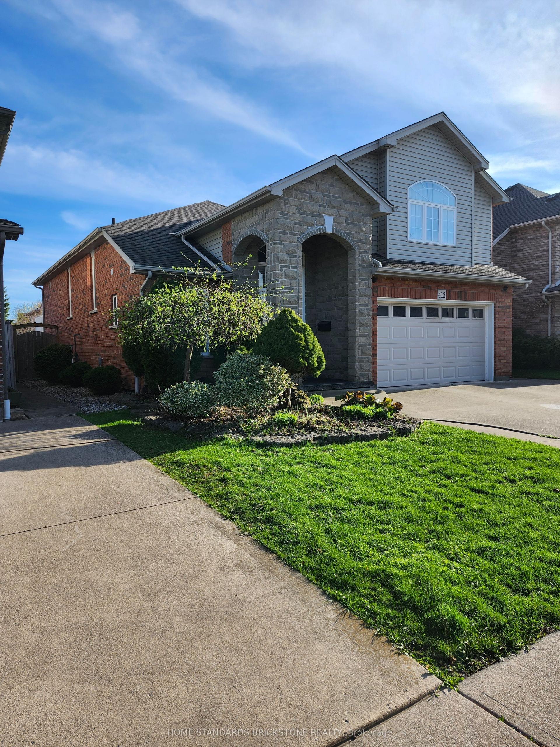 412 Autumn Crescent — photo 1