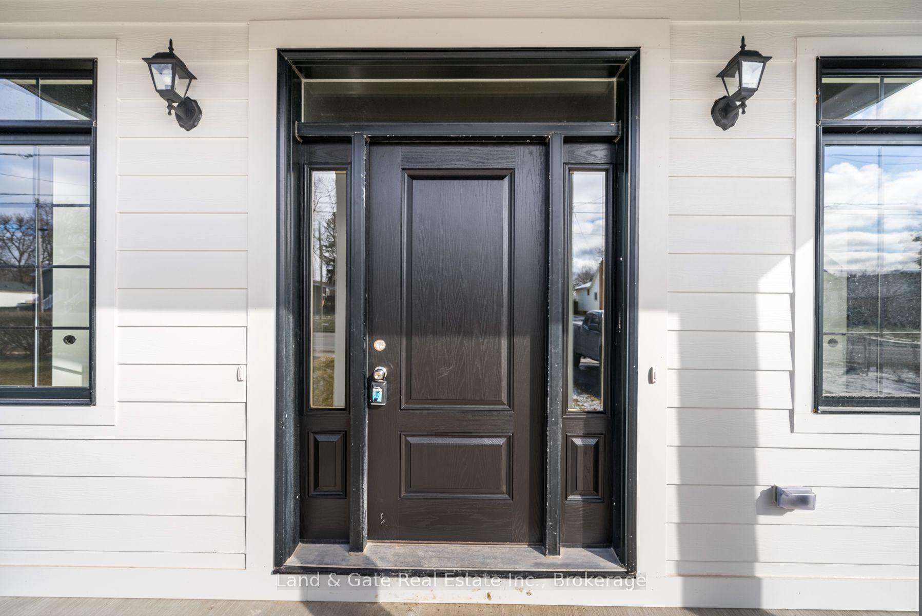 127 Gibbons Street — photo 1