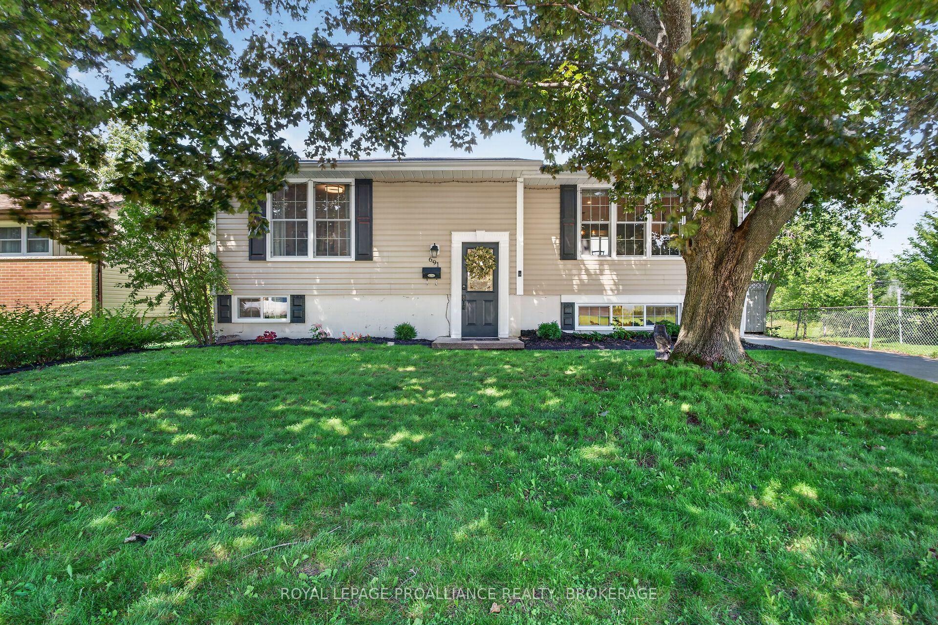 691 Aylmer Crescent, Kingston — Detached for sale, photo 1
