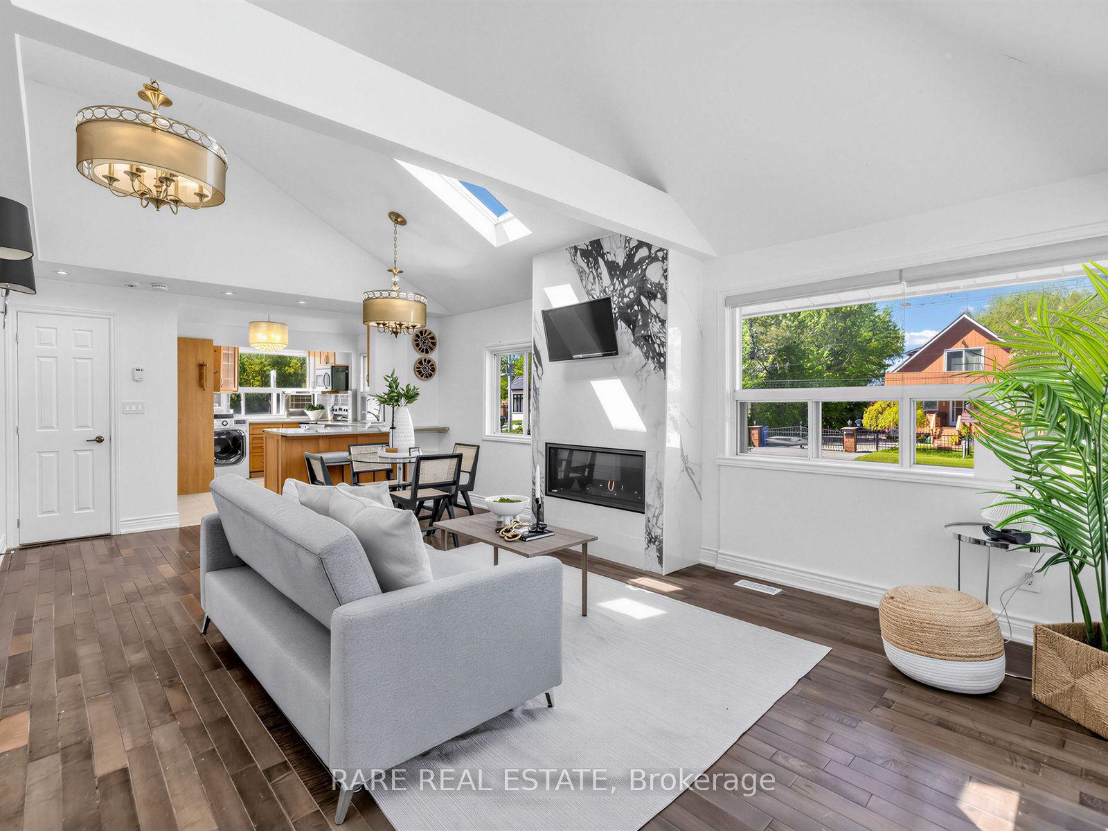 205 Beach Road, Georgina — Detached for sale, photo 1