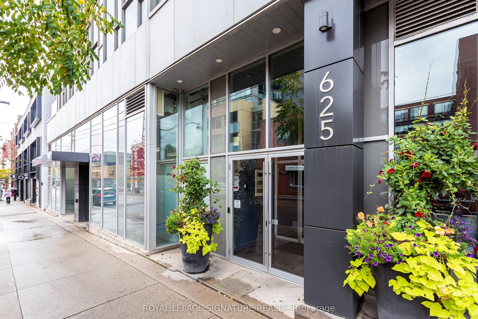 625 Queen Street E 211 #211 — photo 1