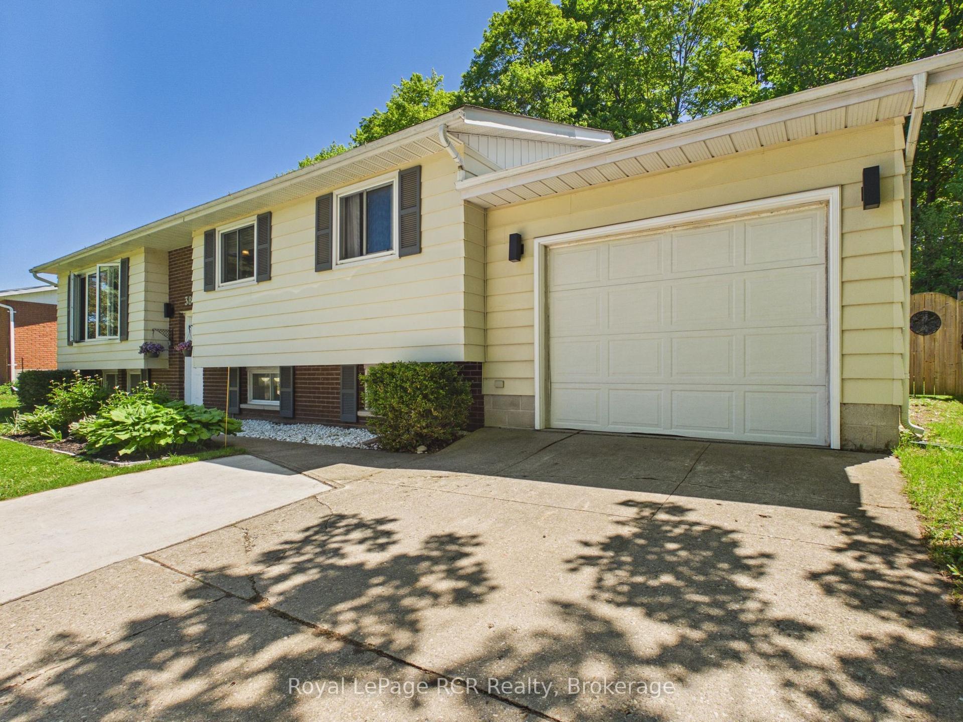 383 WELLINGTON Street, Saugeen Shores — Detached for sale, photo 1