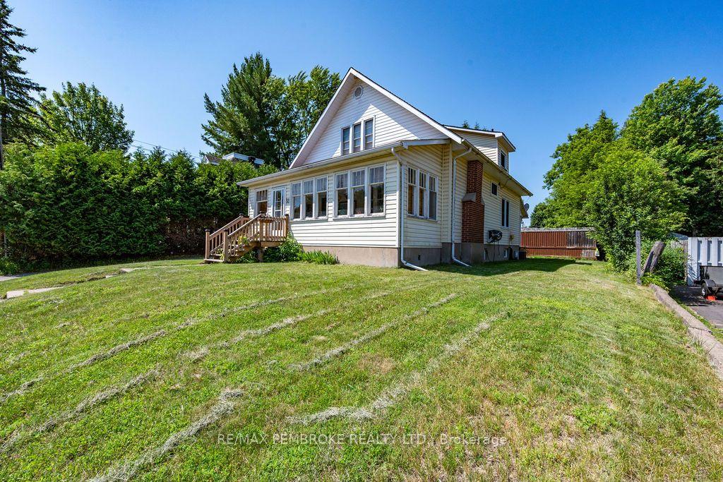 33 Doran Road, Petawawa — Detached for sale, photo 1