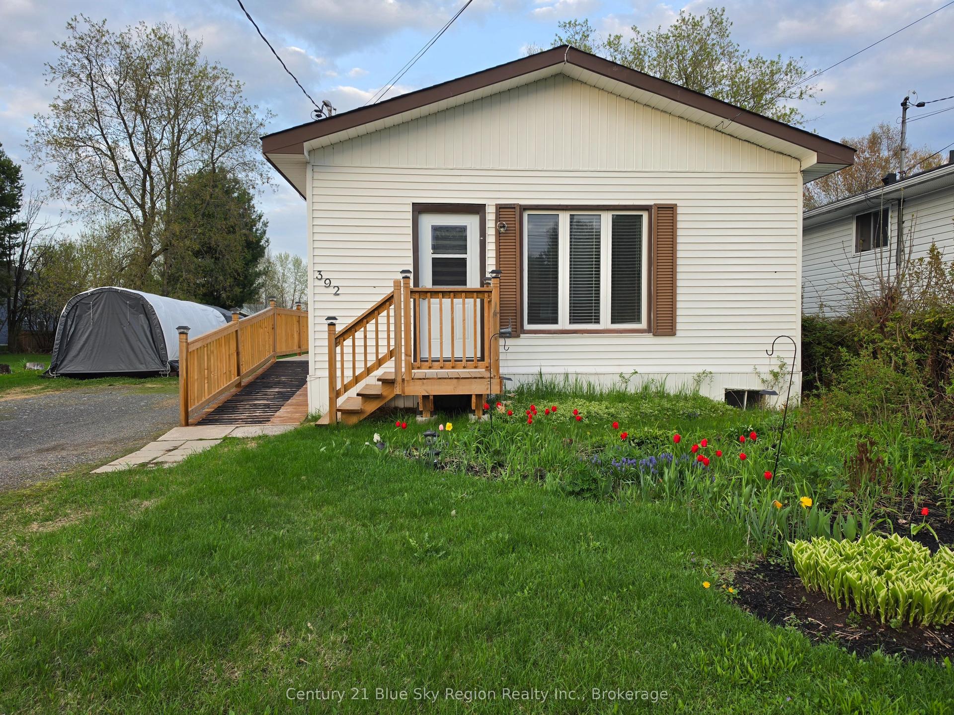 392 Holditch Street — photo 1