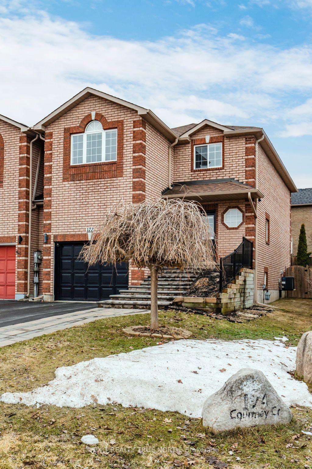 172 Courtney Crescent — photo 1