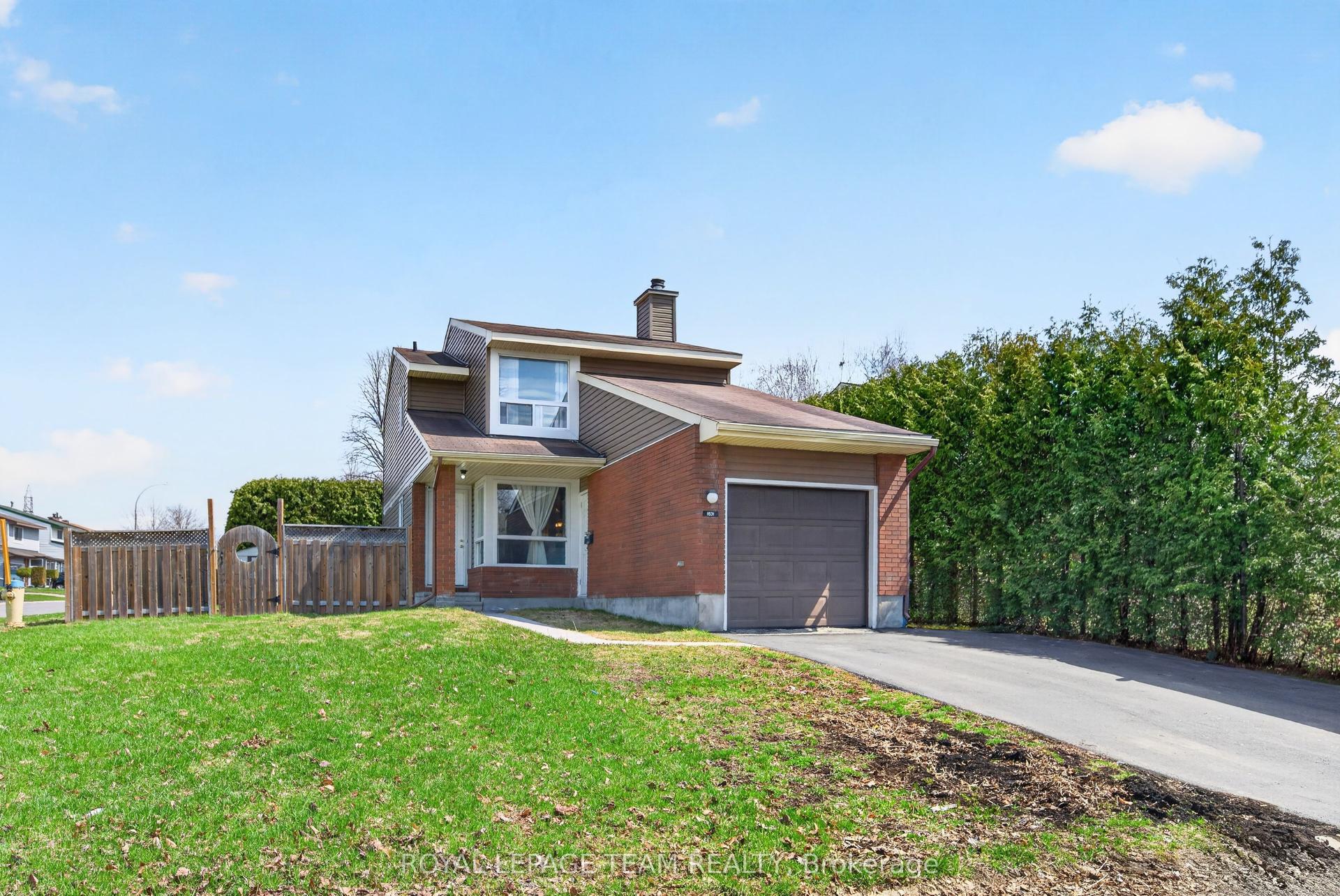 1631 Saxony Crescent, Cyrville - Carson Grove - Pineview — Detached for sale, photo 1