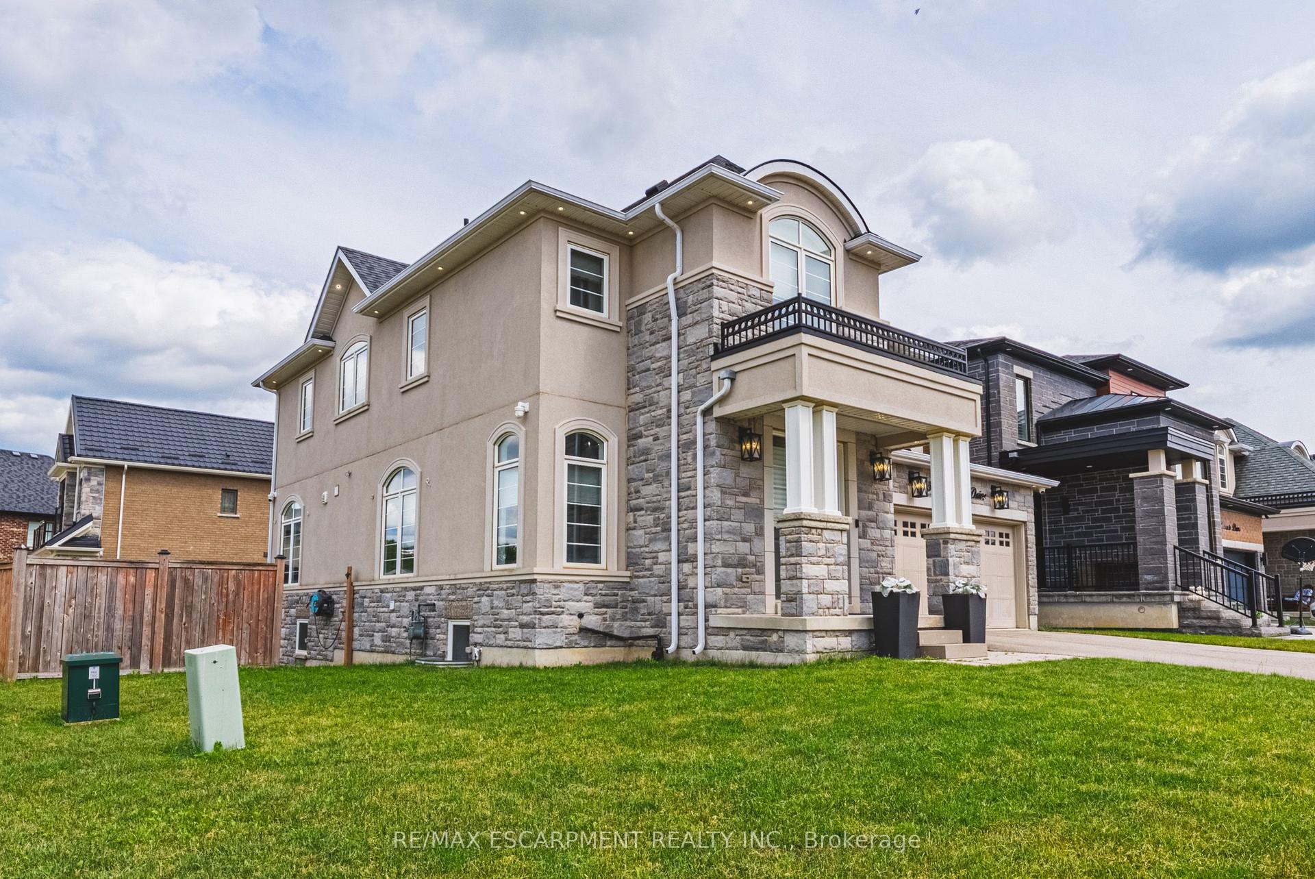 55 Robarts Drive — photo 1