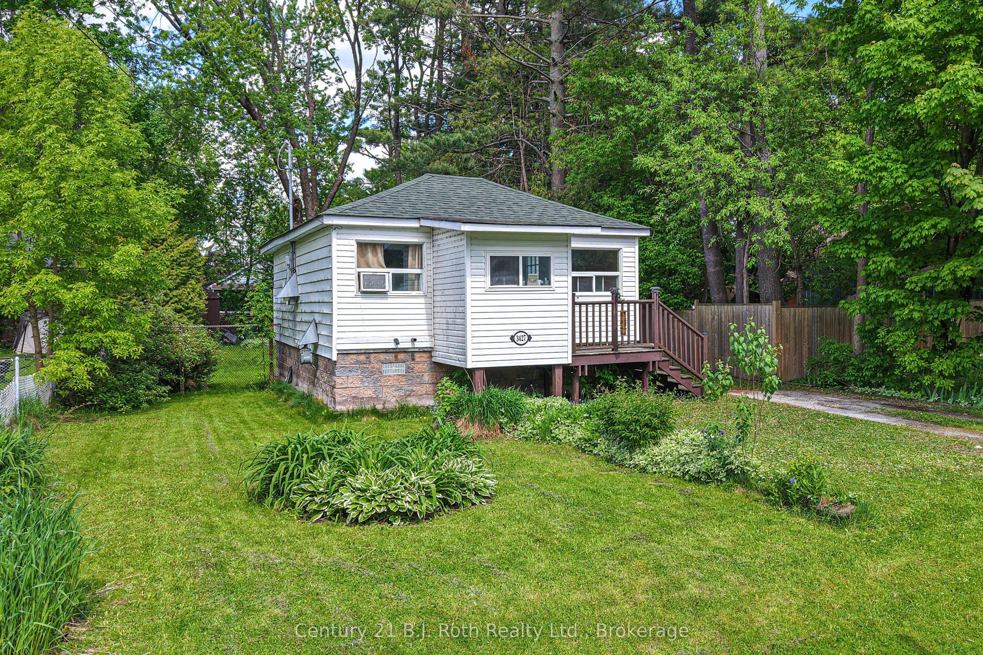 3427 Coronation Avenue — photo 1